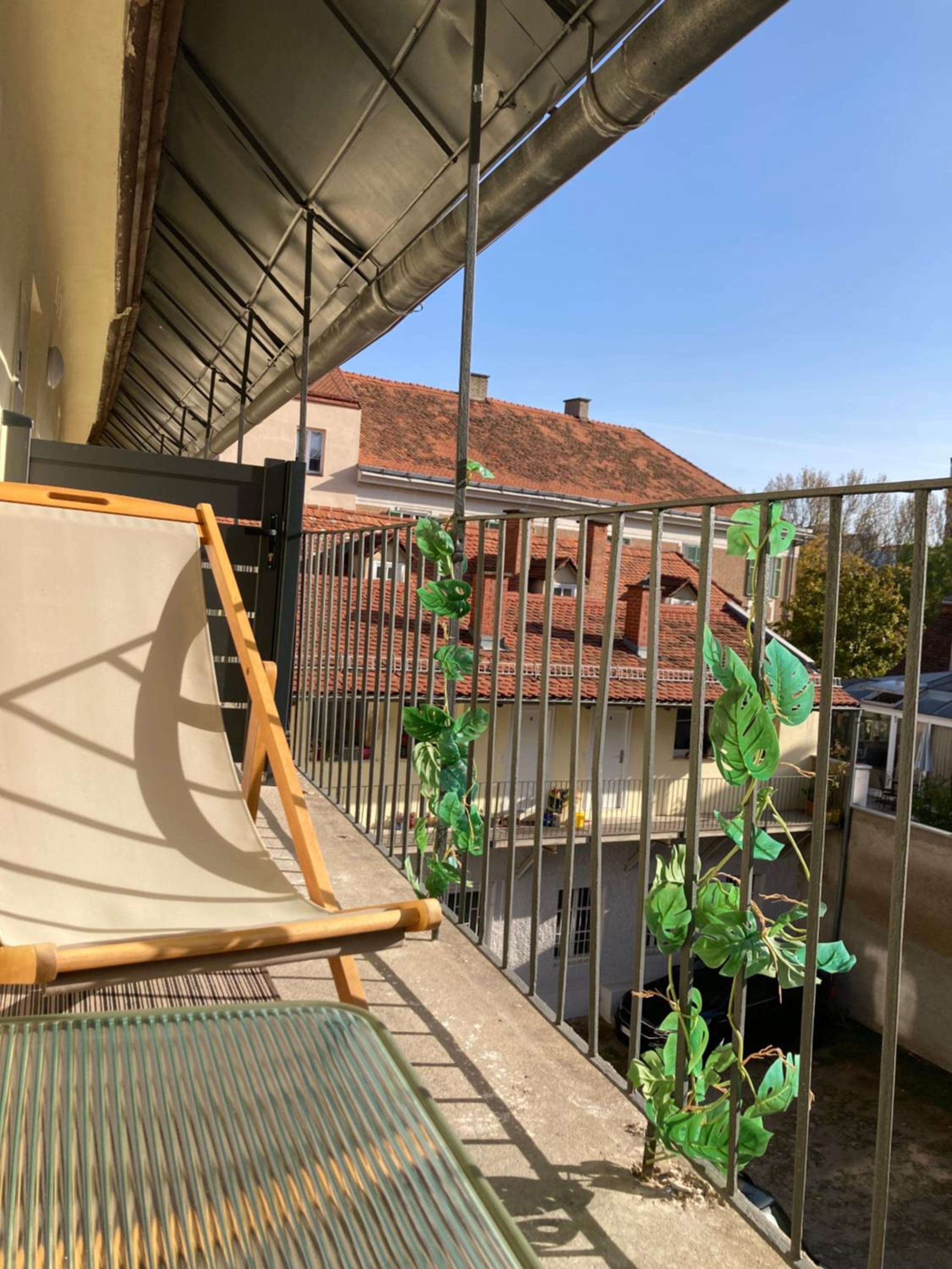 Whats-App Self-Check-IN - vibrant City Life in Graz