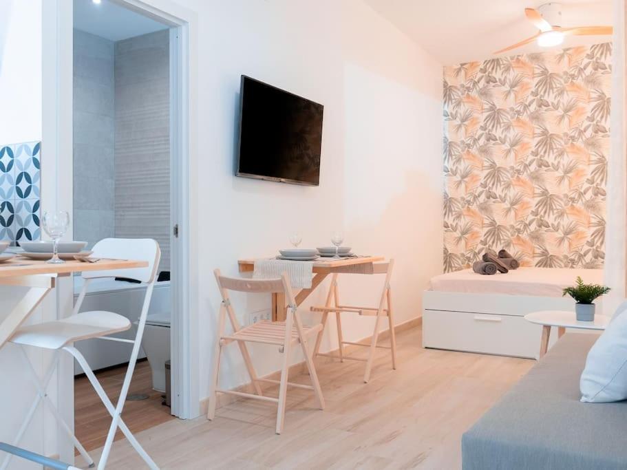 Acogedor Estudio en Triana con Jacuzzi y Wifi photo 4