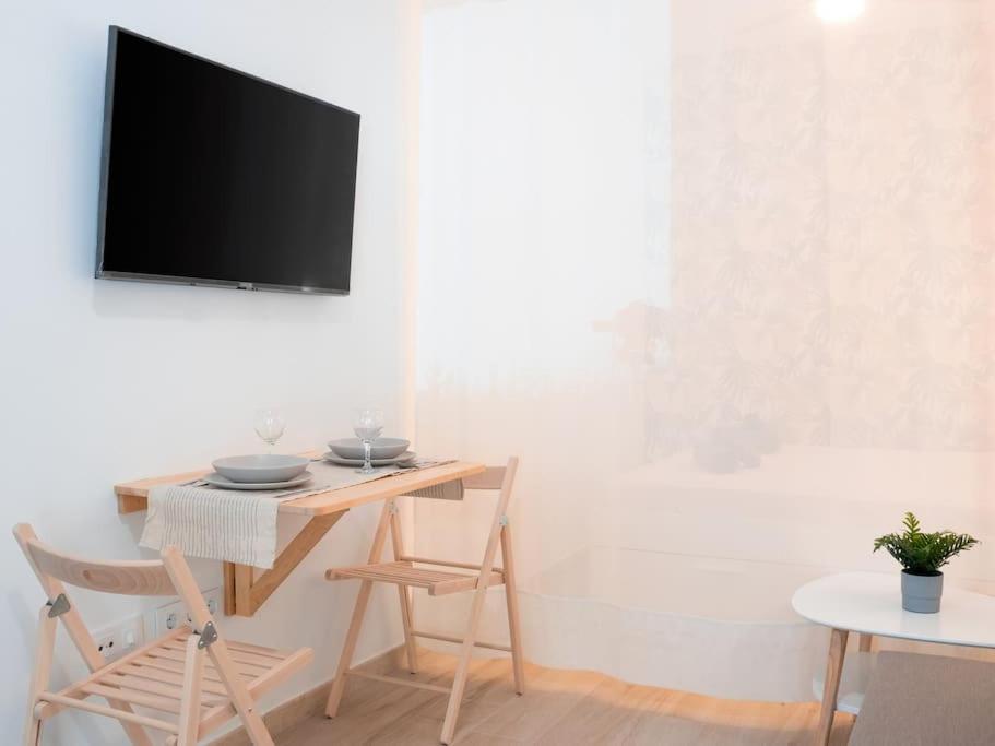Acogedor Estudio en Triana con Jacuzzi y Wifi photo 5