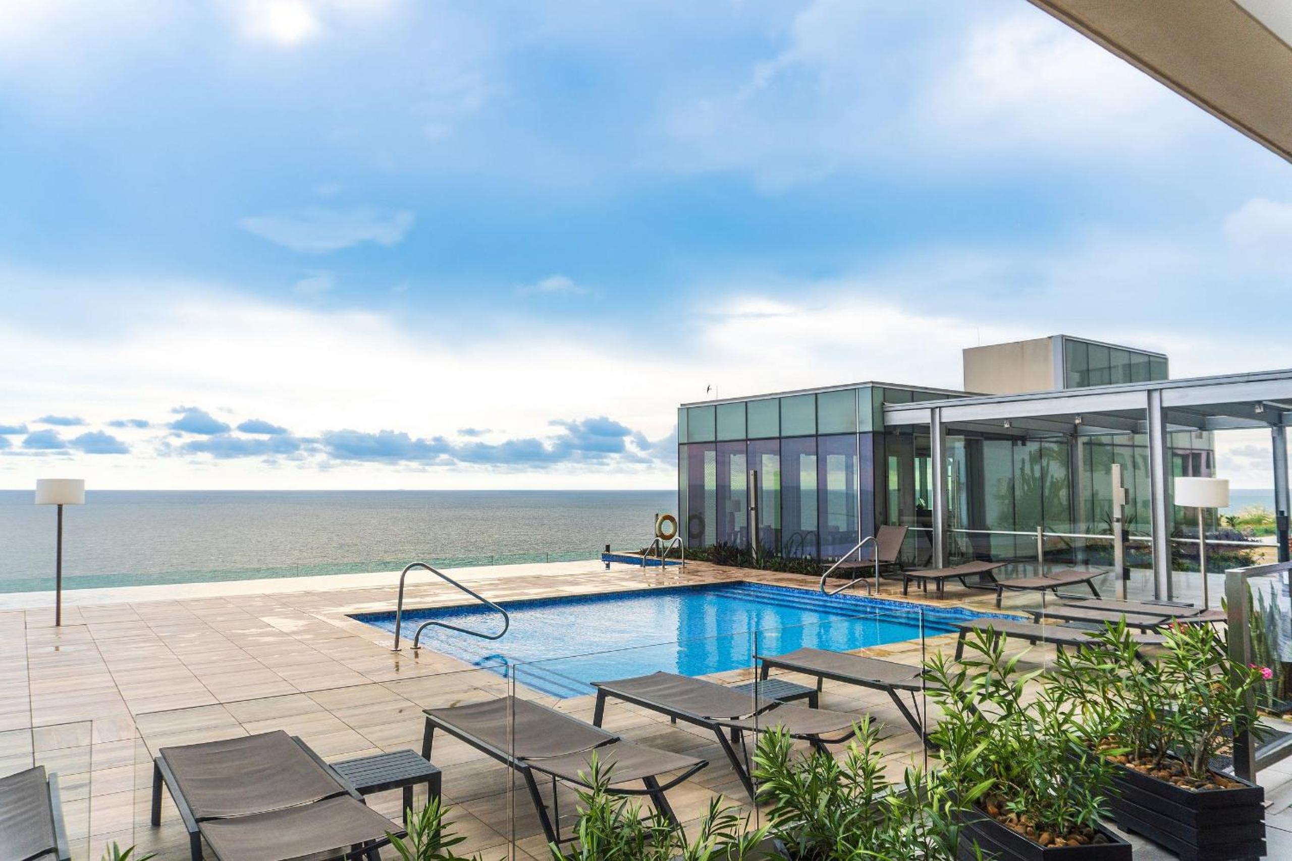 U-GO H2 Building in Bocagrande, Front to the Sea