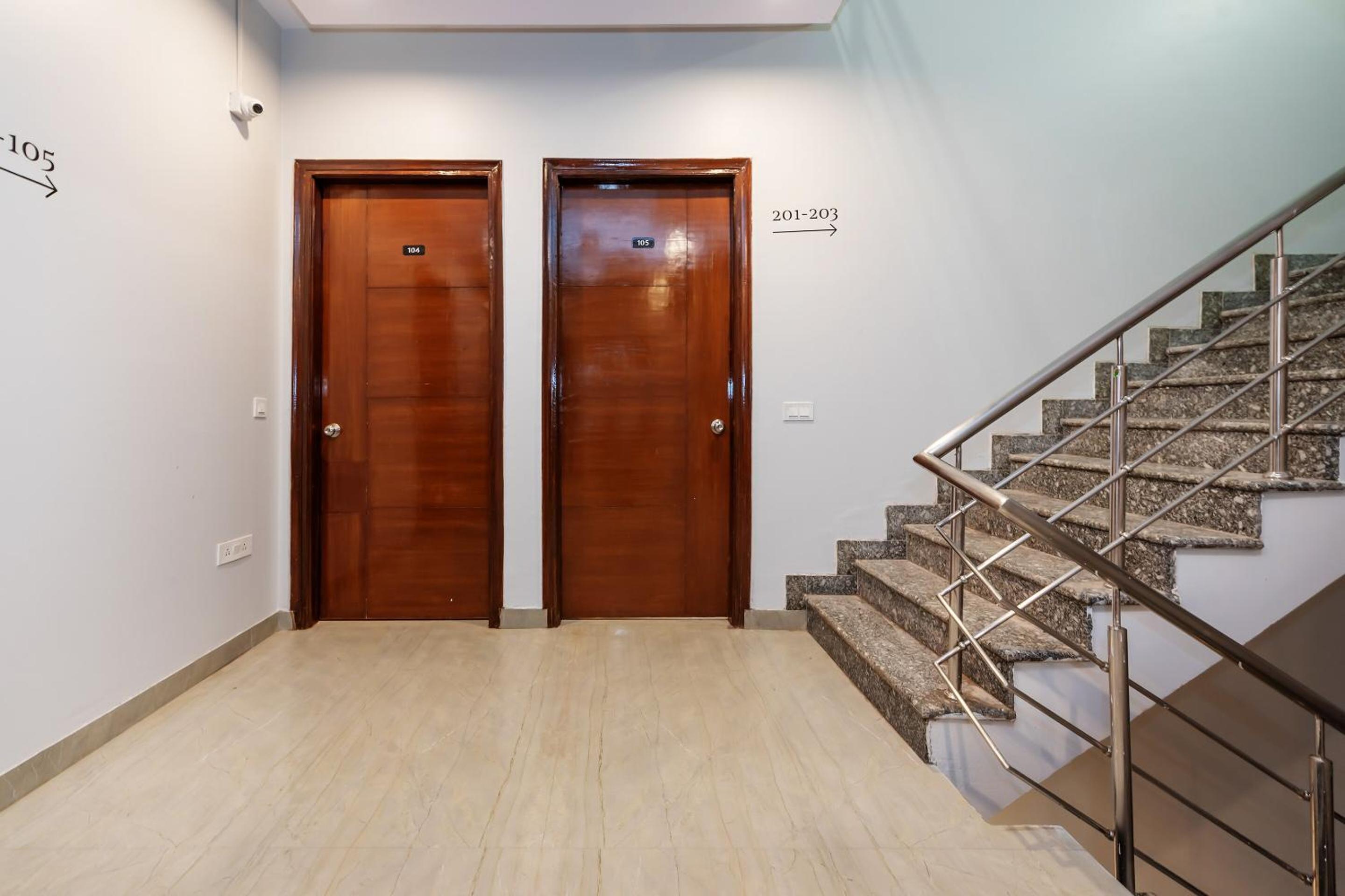 Hotel O Earth Villa Near Bestech Central Square Mall