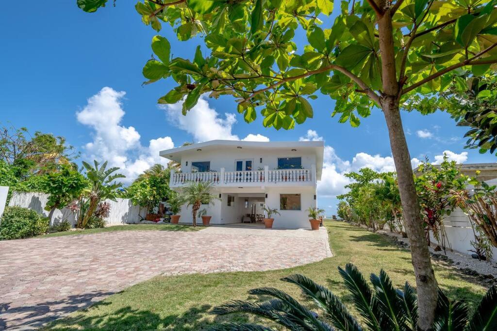 Casa Blanca - Exclusive Oceanfront Villa with Large Pool view 3