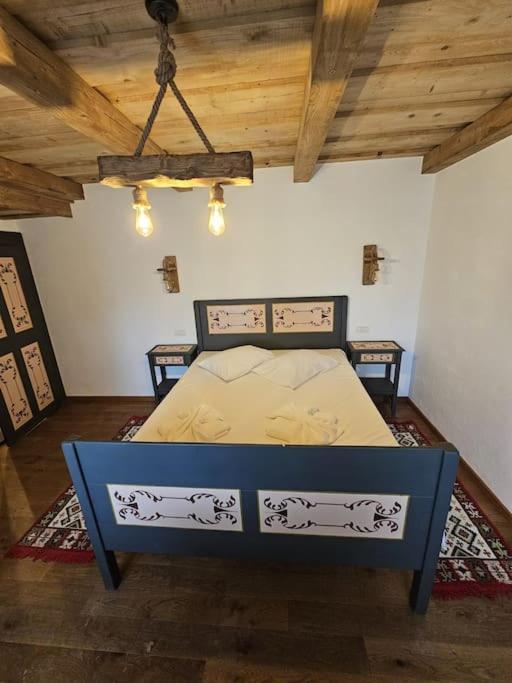 Căsuță tradițională cu ciubăr și saună în Bran - Casa de la Nuci view 5