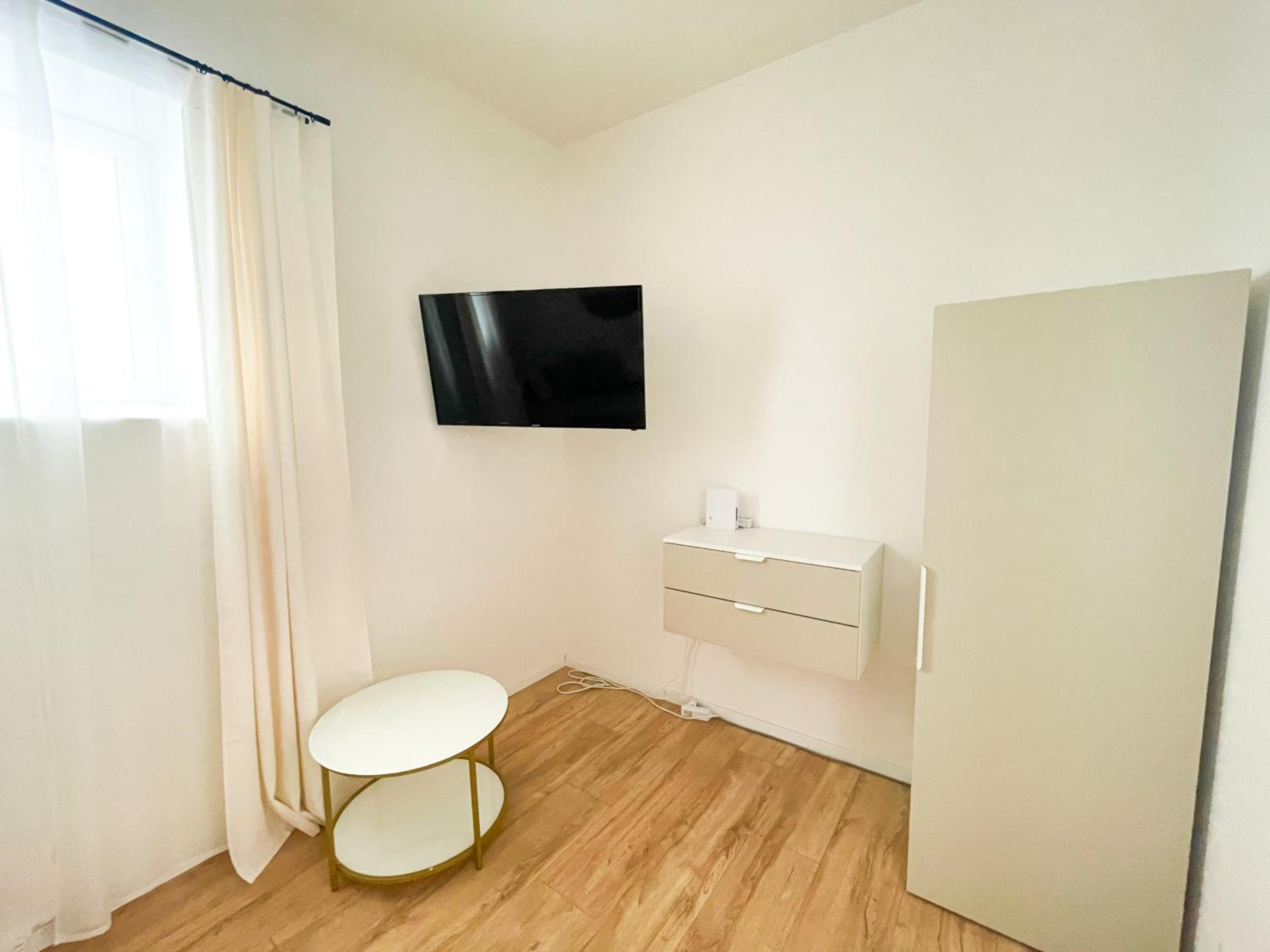 Whats-App Self-Check-IN - vibrant City Life in Graz