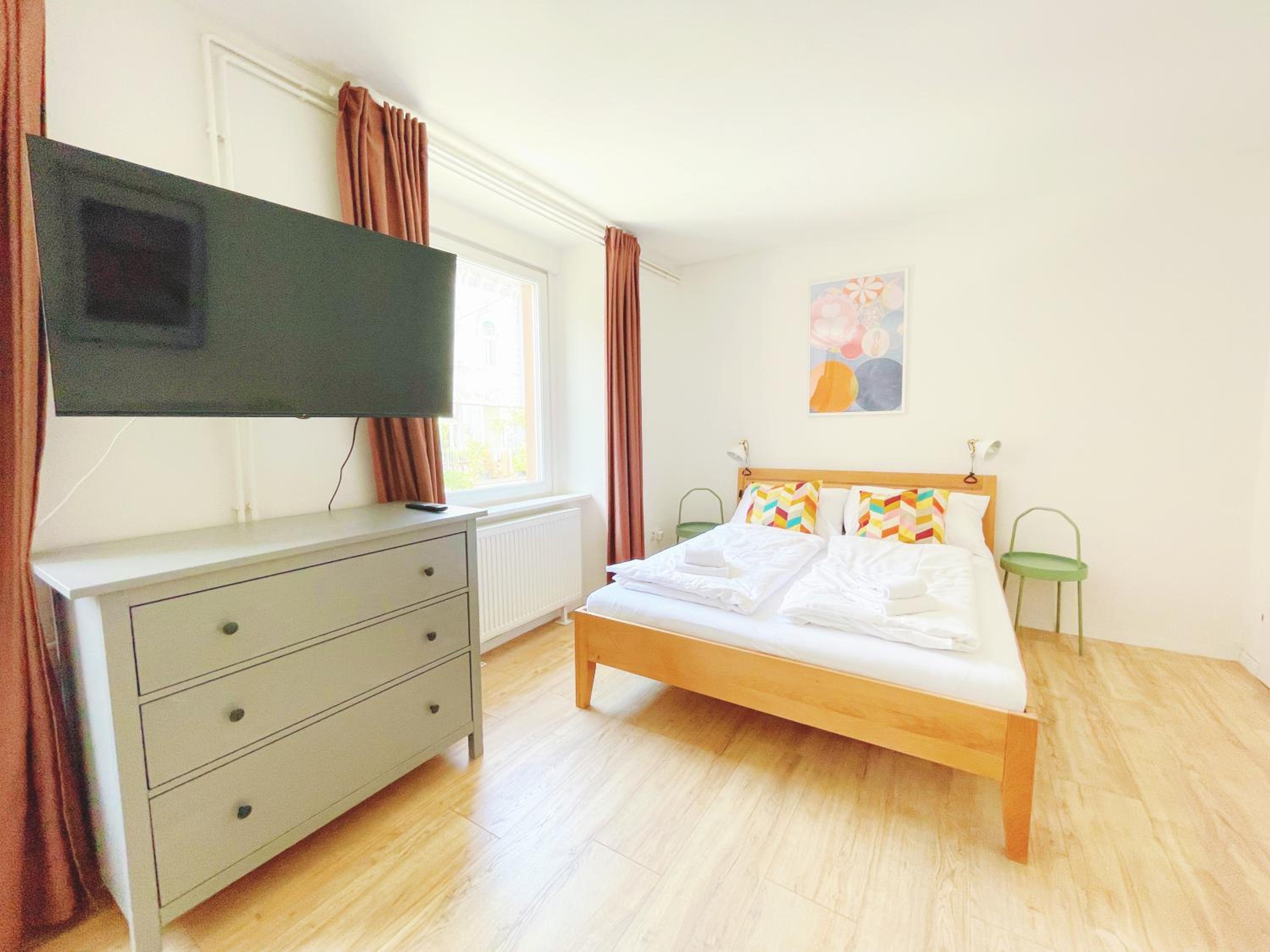 Whats-App Self-Check-IN - vibrant City Life in Graz