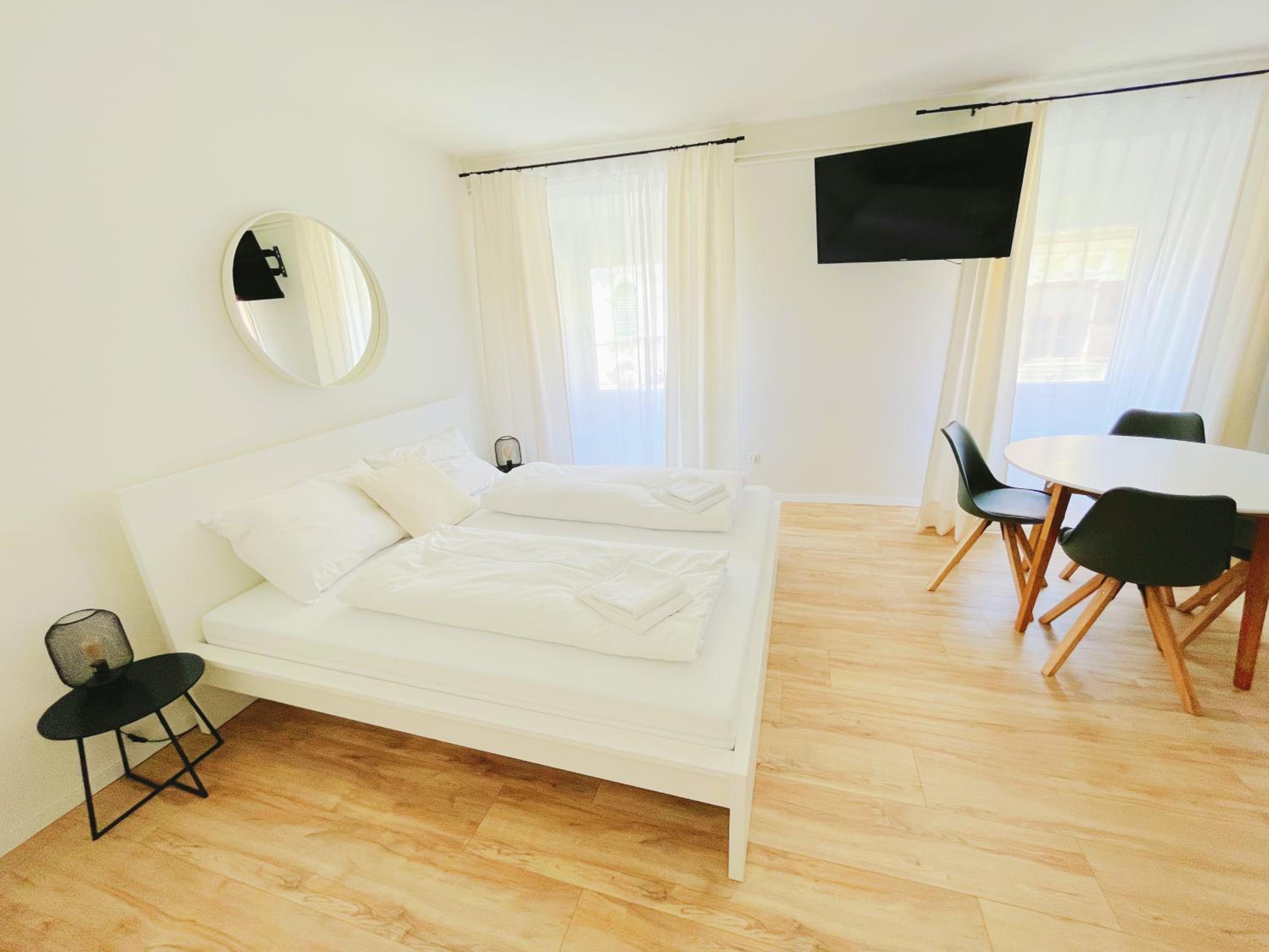 Whats-App Self-Check-IN - vibrant City Life in Graz