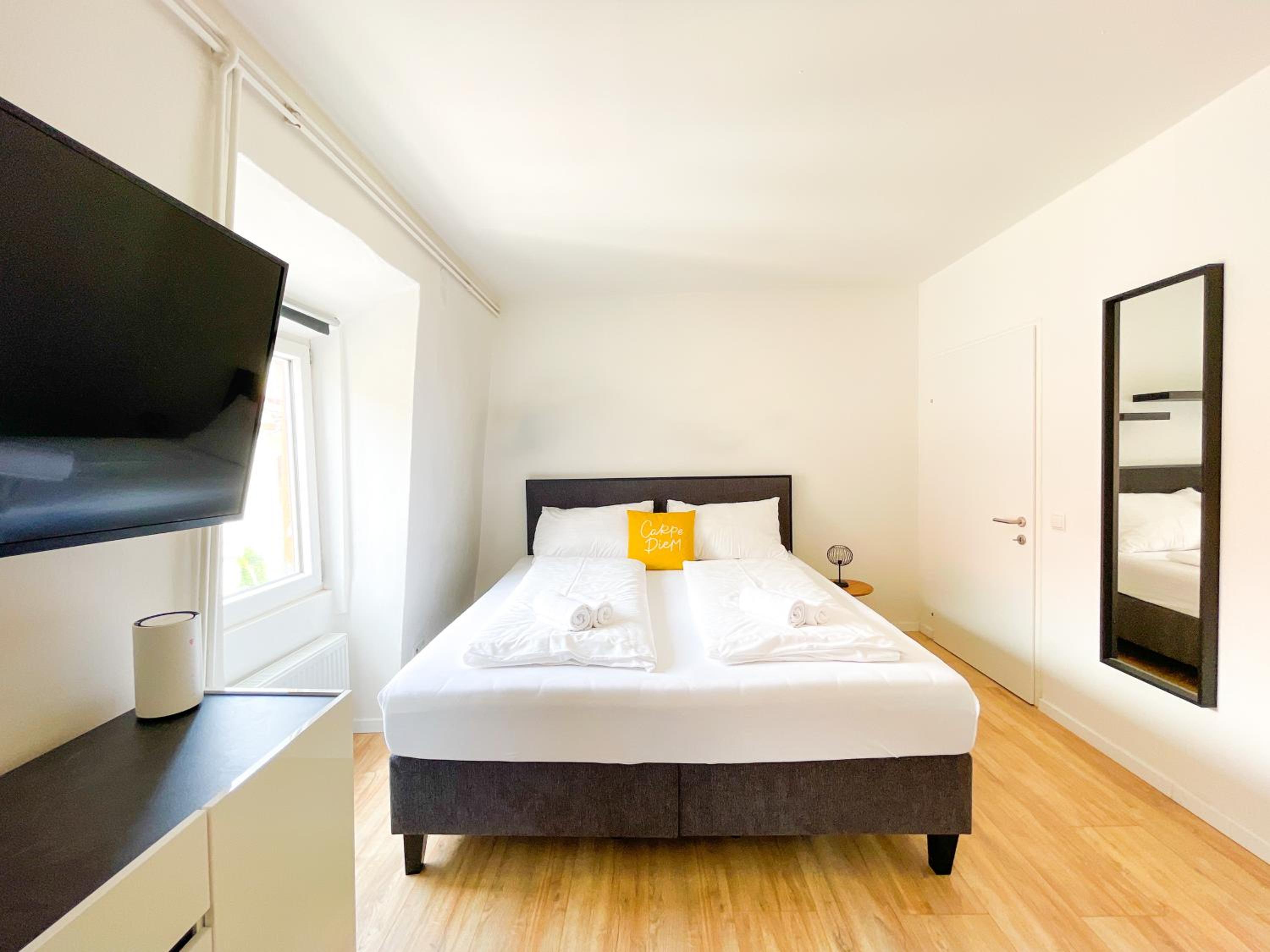 Whats-App Self-Check-IN - vibrant City Life in Graz
