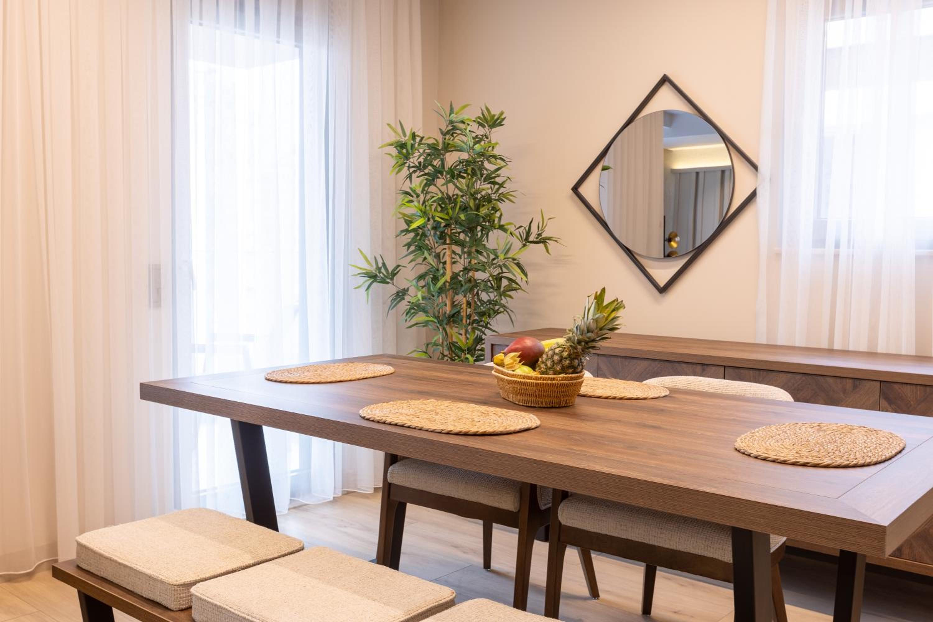 Los Suites