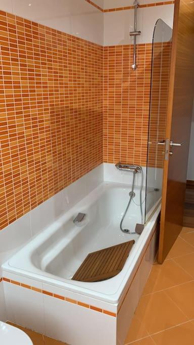 Amplio Chalet unifamiliar con jardín a 10 m playa view 3