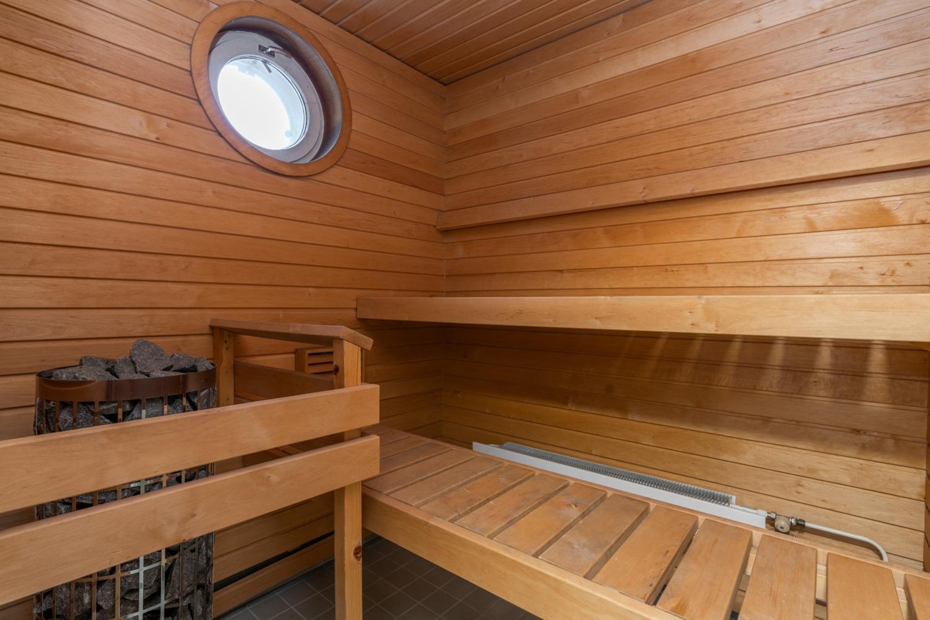 Renovated 3 bedroom family apartment with sauna and parking view 3