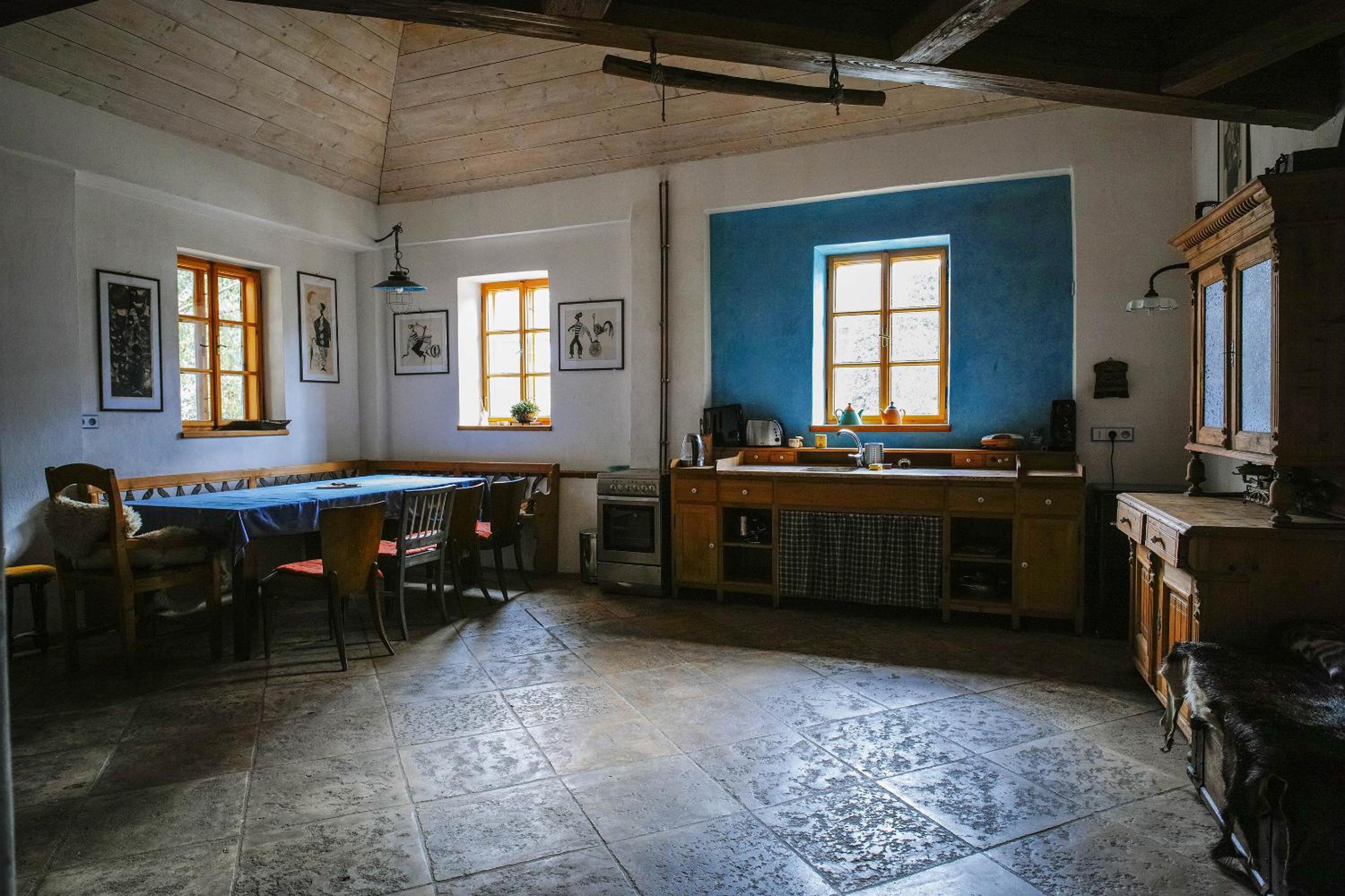 Slavonice Modletice chalupa s řekou a rybníky pro rodiny
