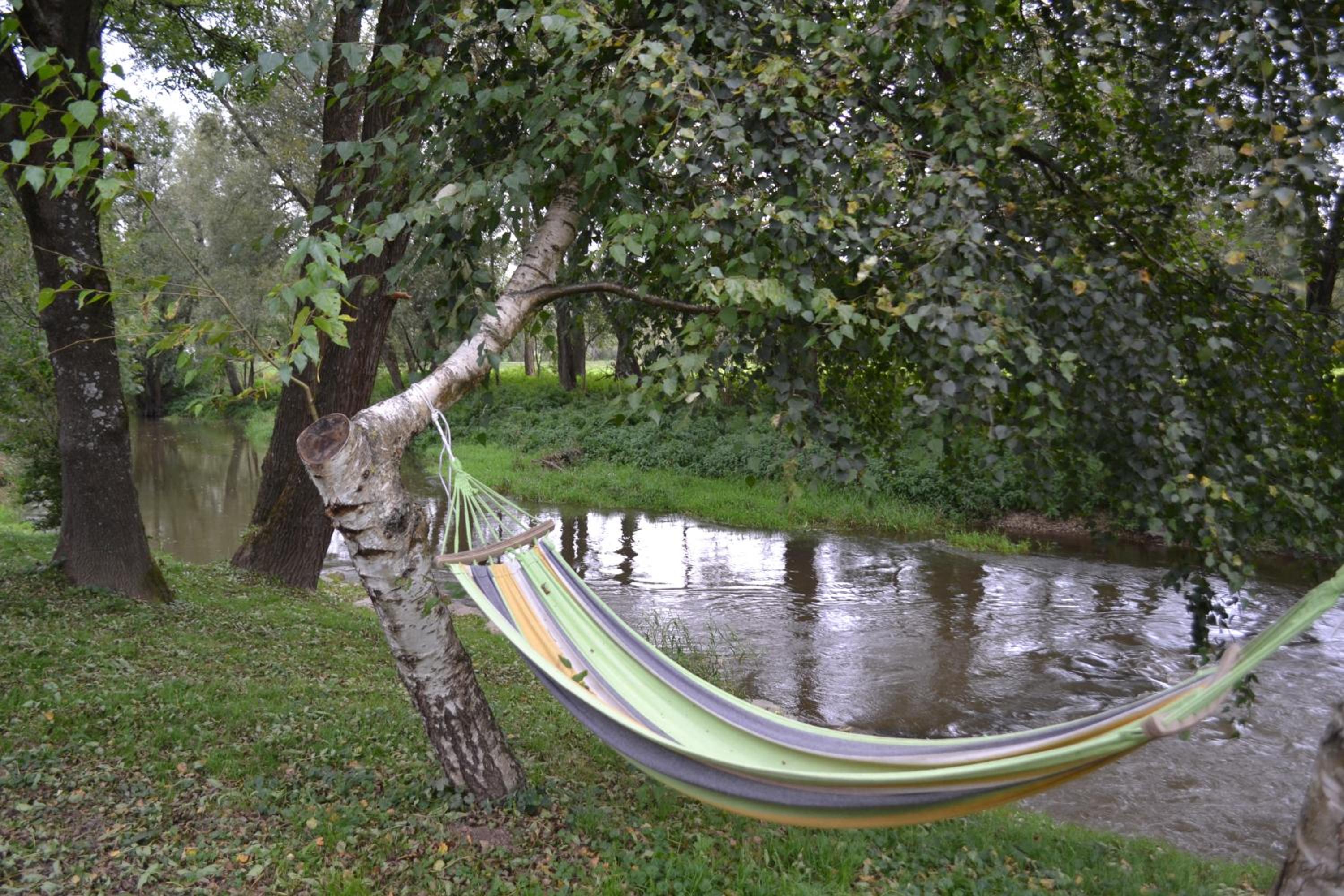 Slavonice Modletice chalupa s řekou a rybníky pro rodiny