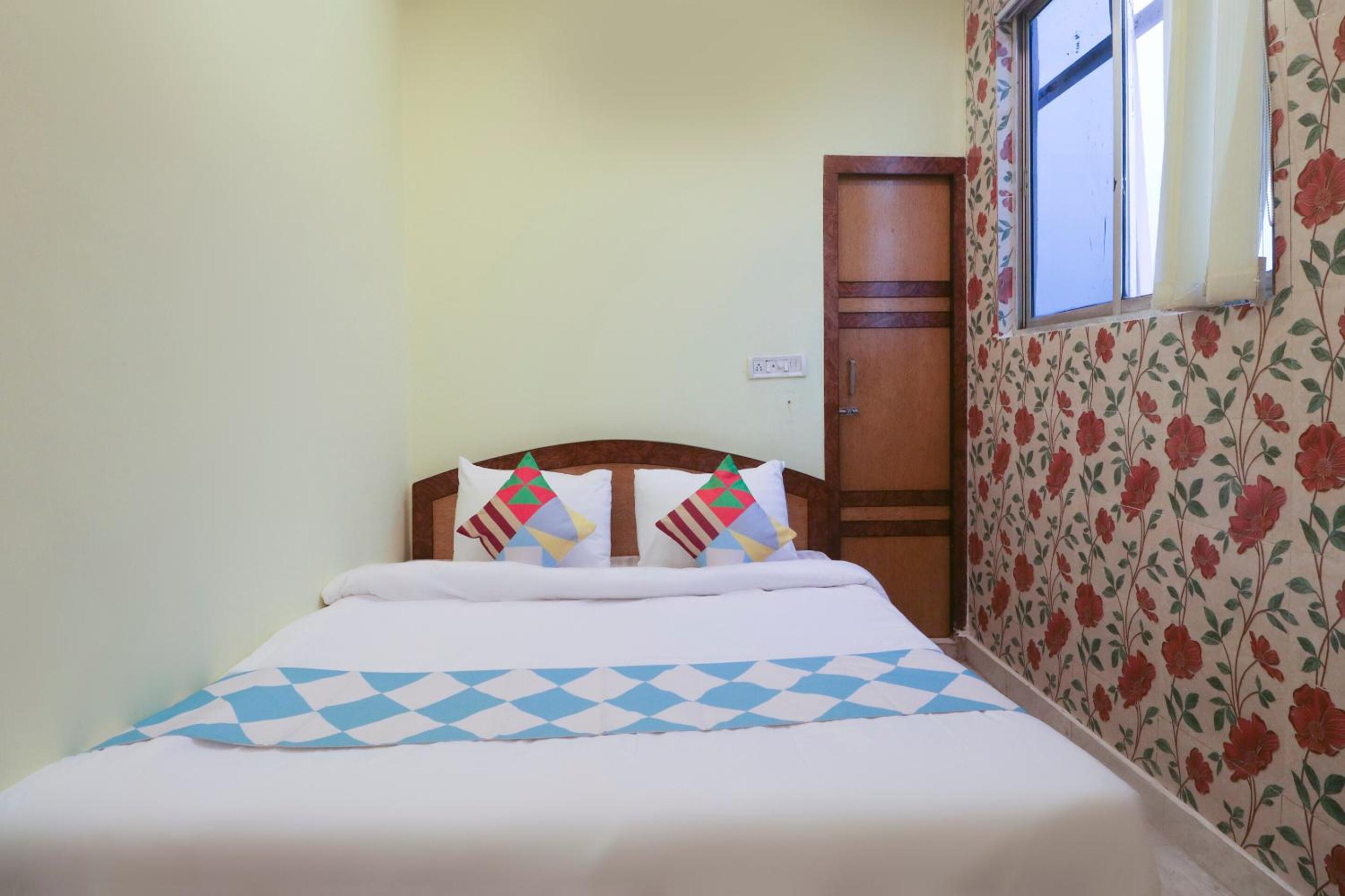 Super Hotel O Home Cozy Studio Collage Square Hotel Maya International Near St. Thomas's Church view 5