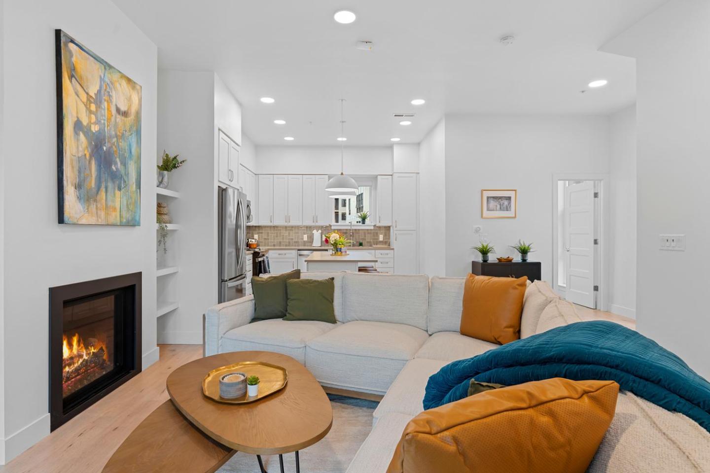 Downtown Lux Townhouse 3Bd 4Ba 2 King Bed, Garage view 5