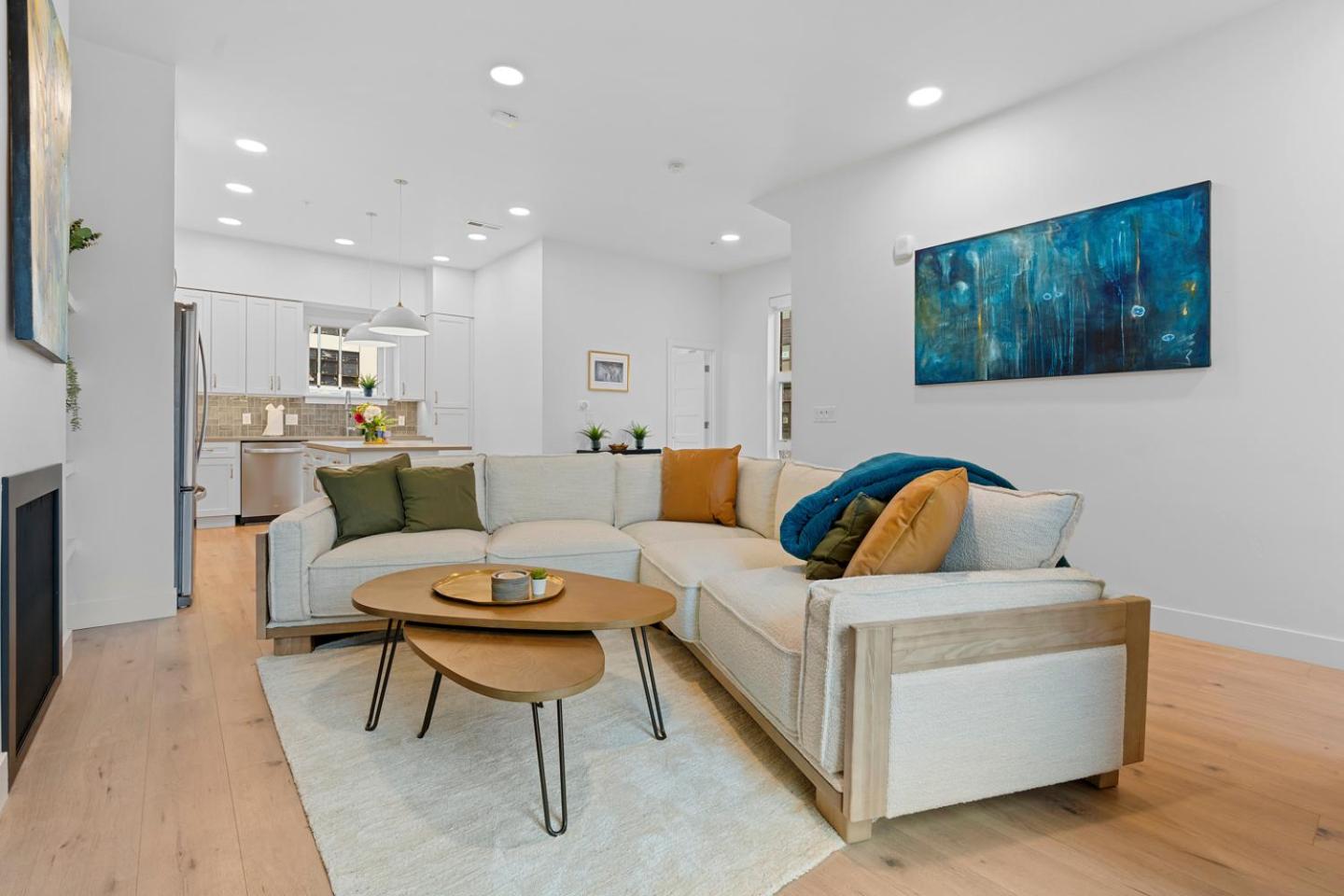 Downtown Lux Townhouse 3Bd 4Ba 2 King Bed, Garage view 3