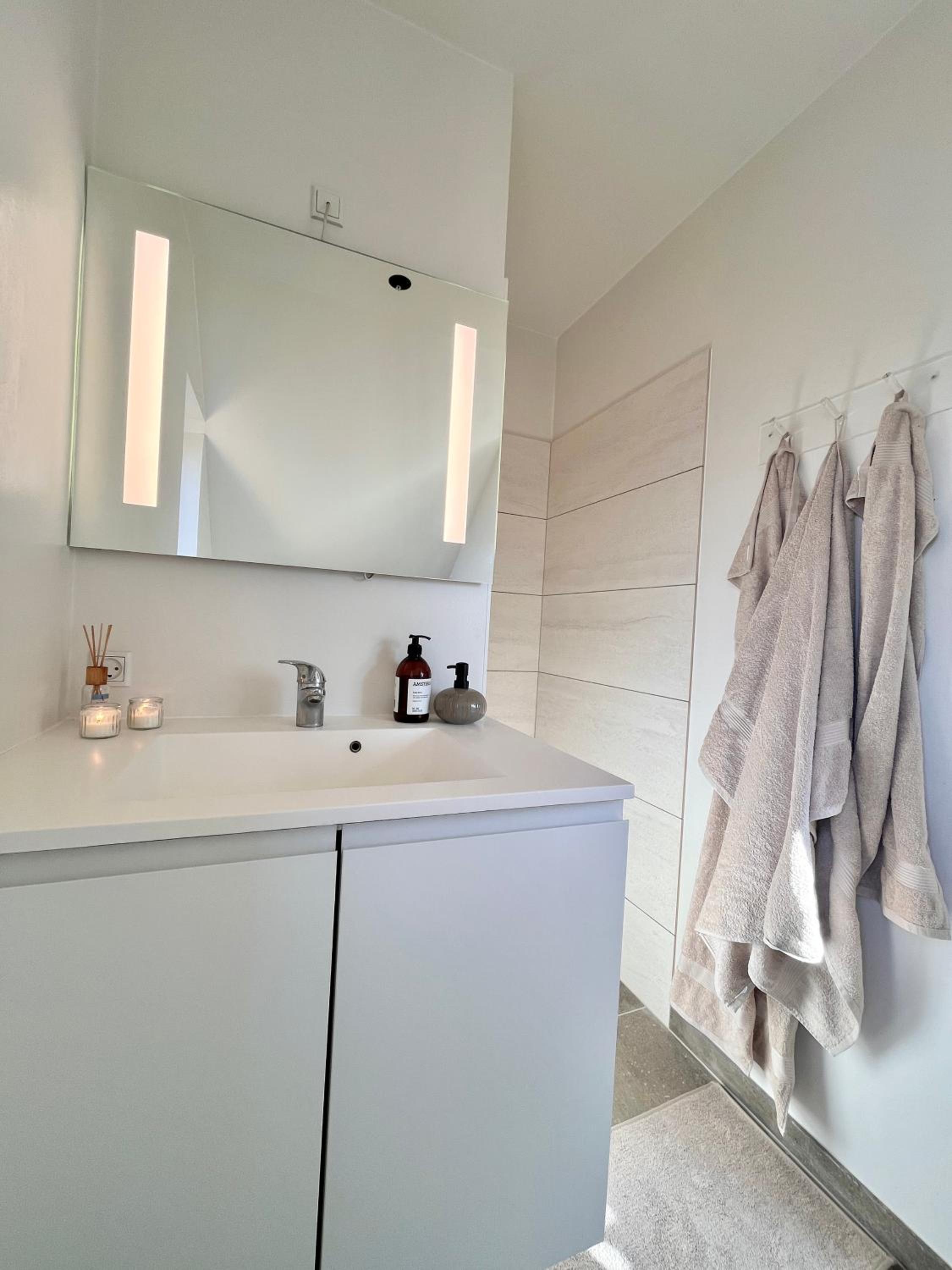 Modern apartment close to city
