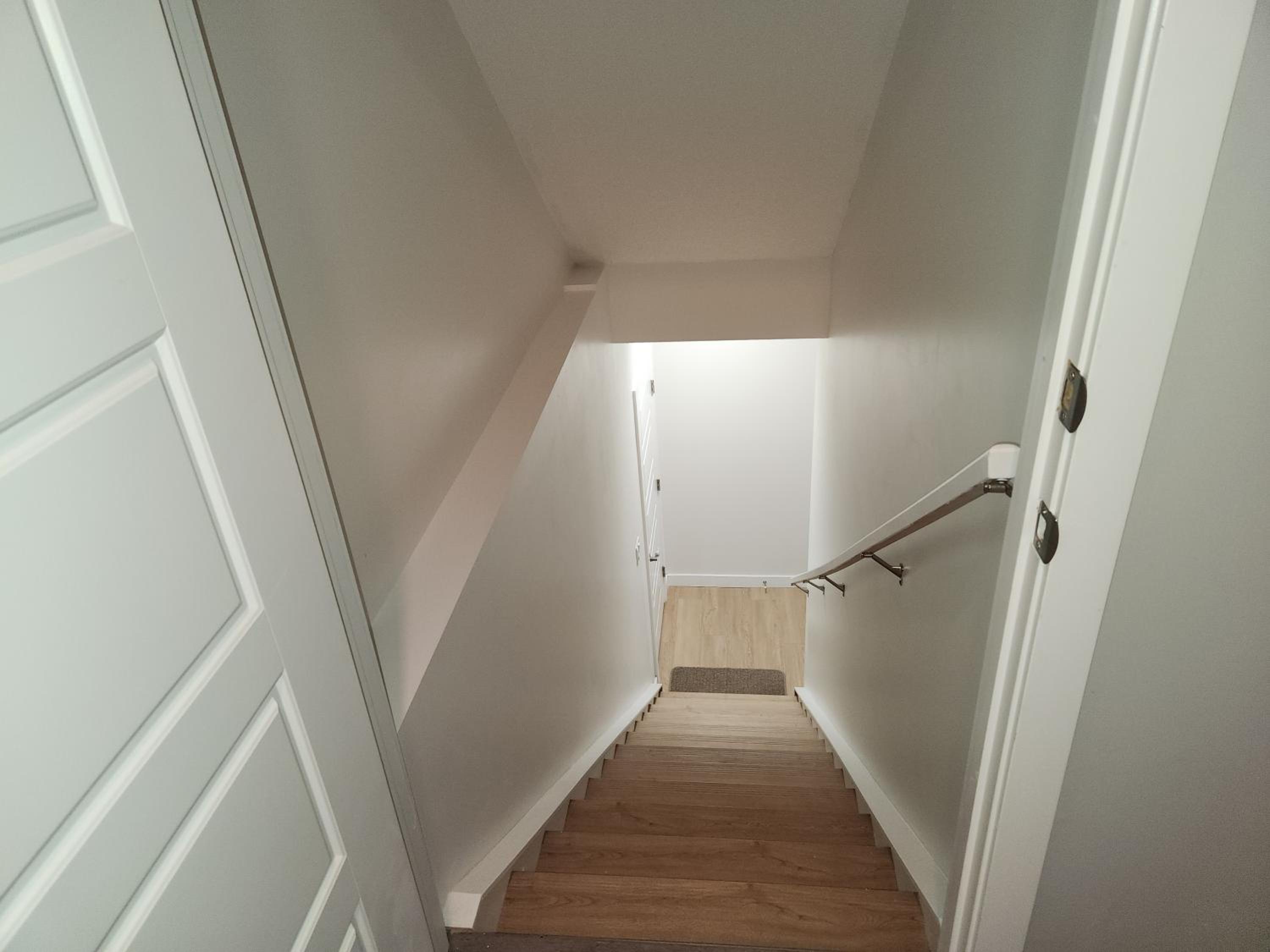 Brand New Deluxe 2 Bedroom Suite with AC & Den