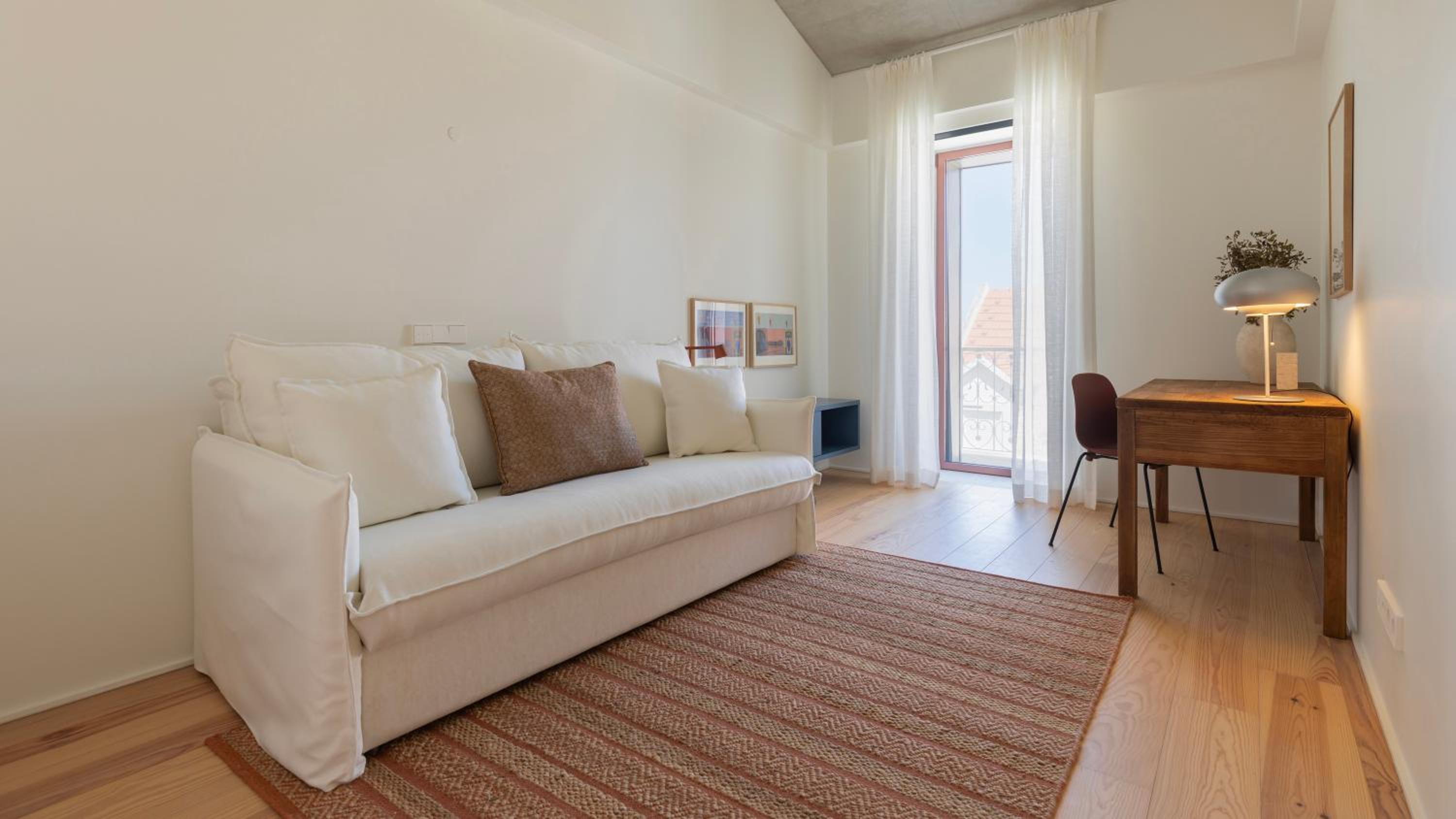 Artsy 3BDR Duplex by LovelyStay view 4