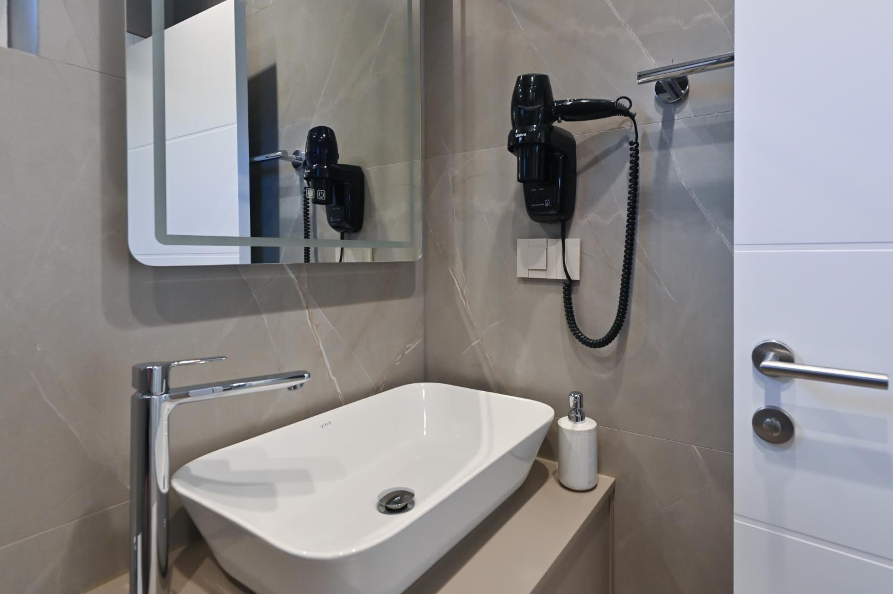 Aparthotel OLIVE with jacuzzi and breakfast