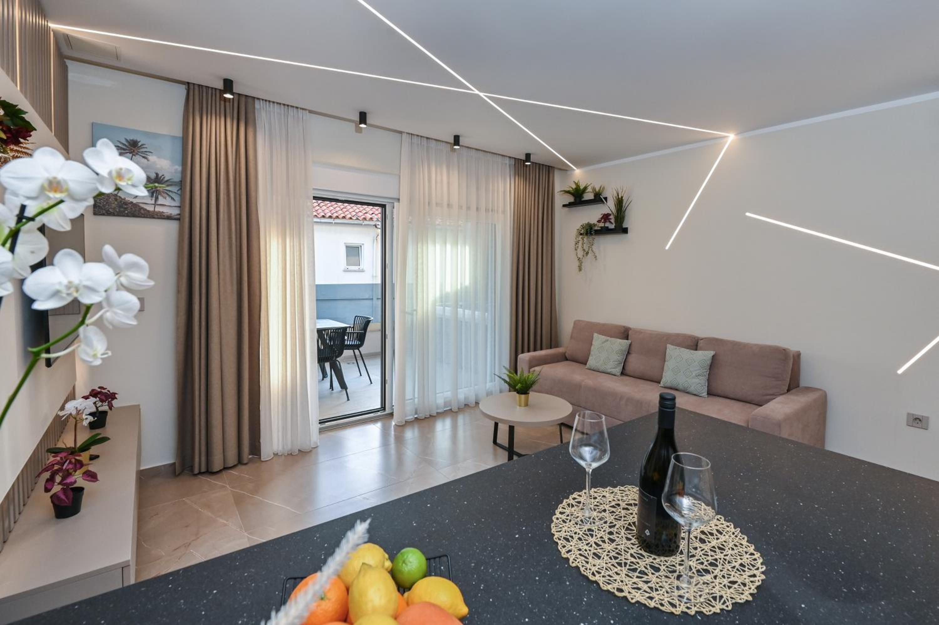 Aparthotel OLIVE with jacuzzi and breakfast