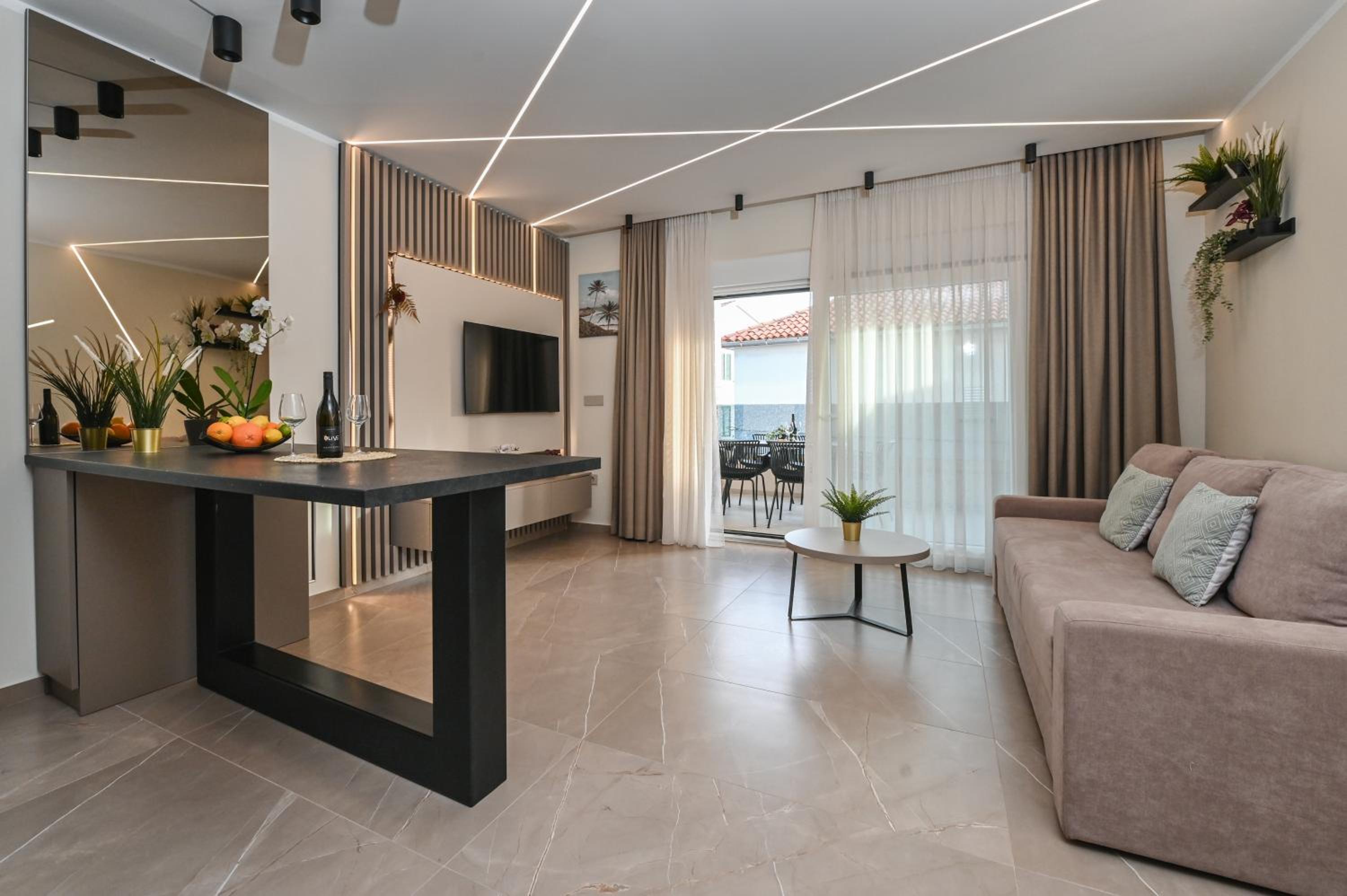 Aparthotel OLIVE with jacuzzi and breakfast