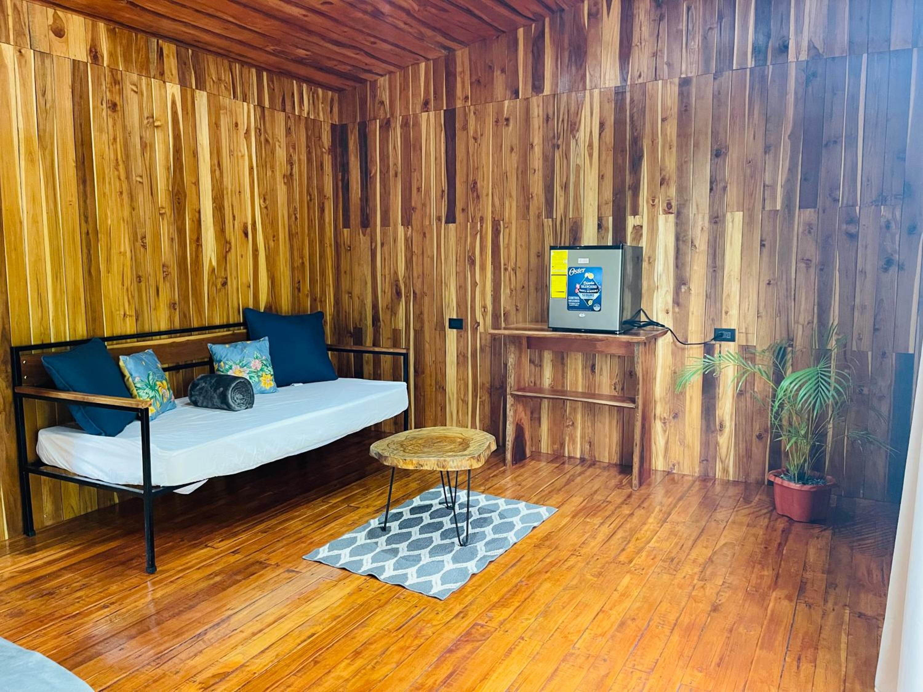 Río Celeste, Cacahua Lodge