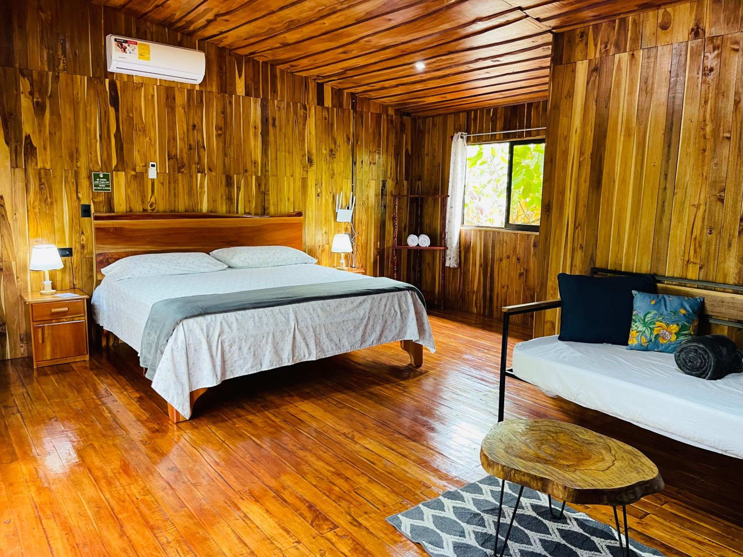 Río Celeste, Cacahua Lodge