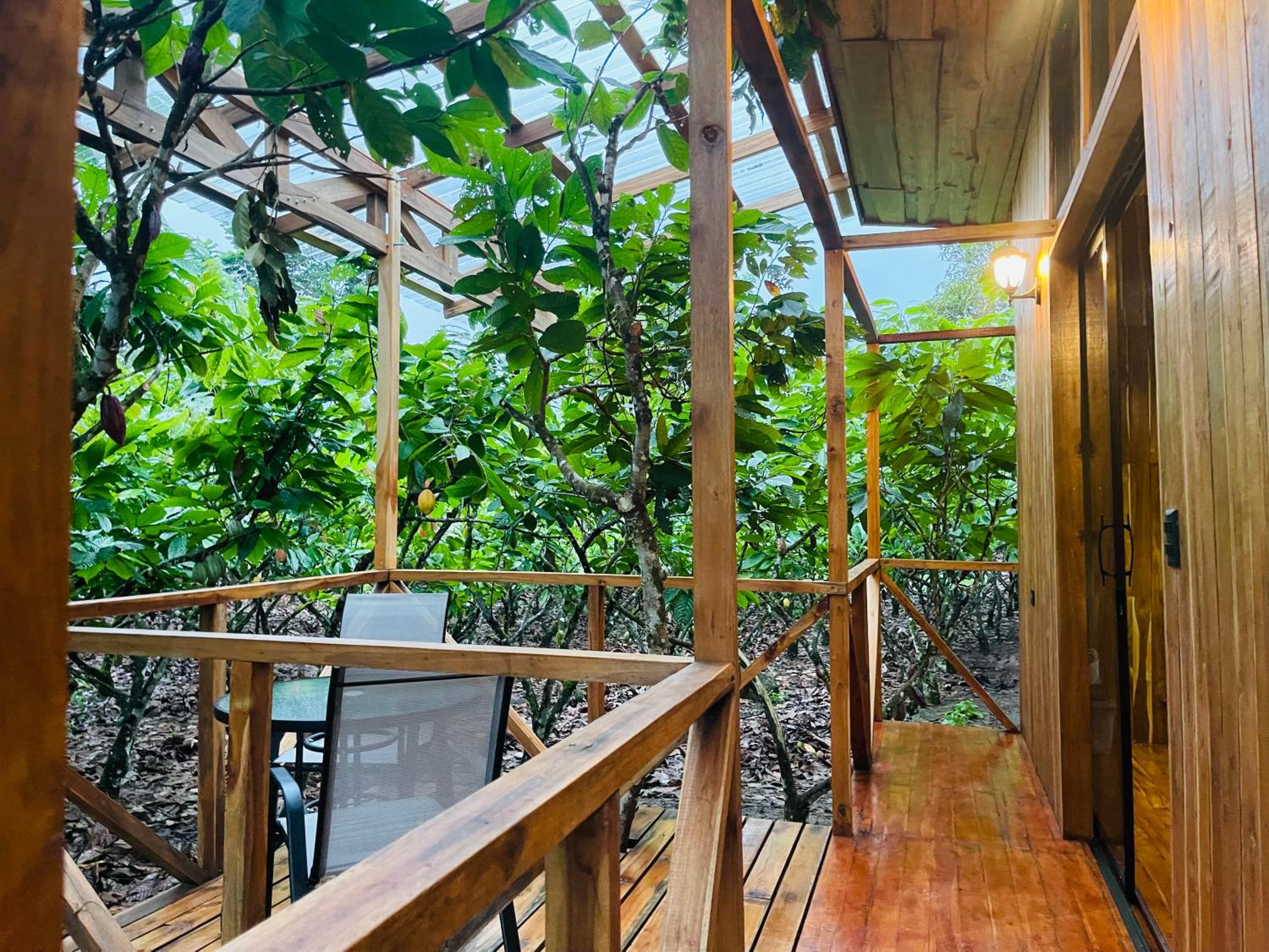 Río Celeste, Cacahua Lodge