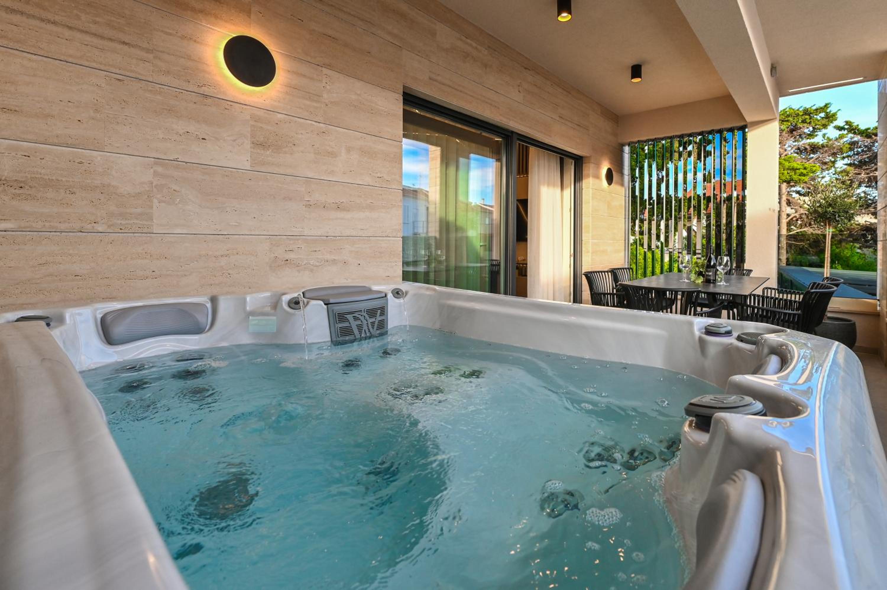 Aparthotel OLIVE with jacuzzi and breakfast