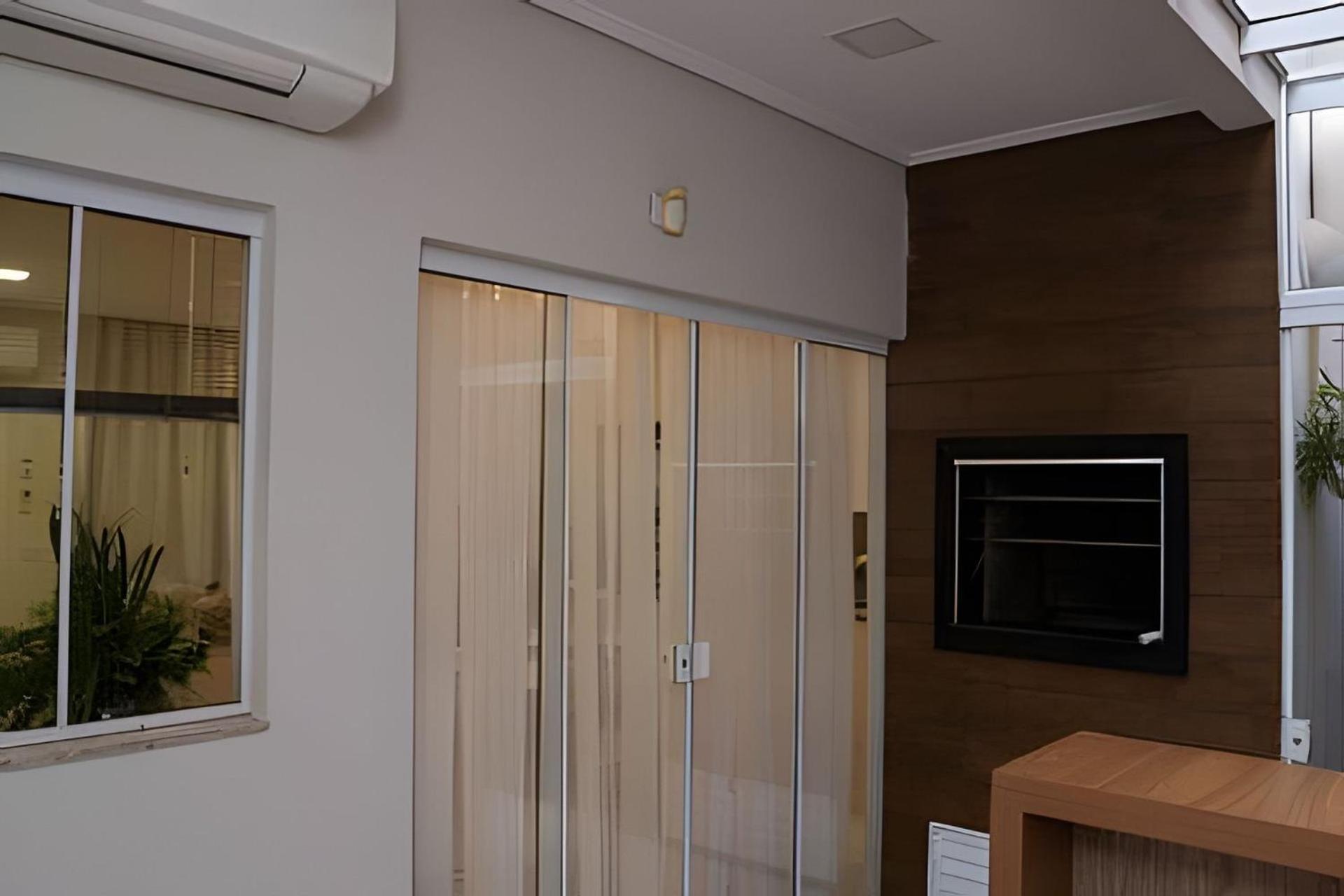Sobrado com 1 suite 2 quarto ar 1km Shopping JL
