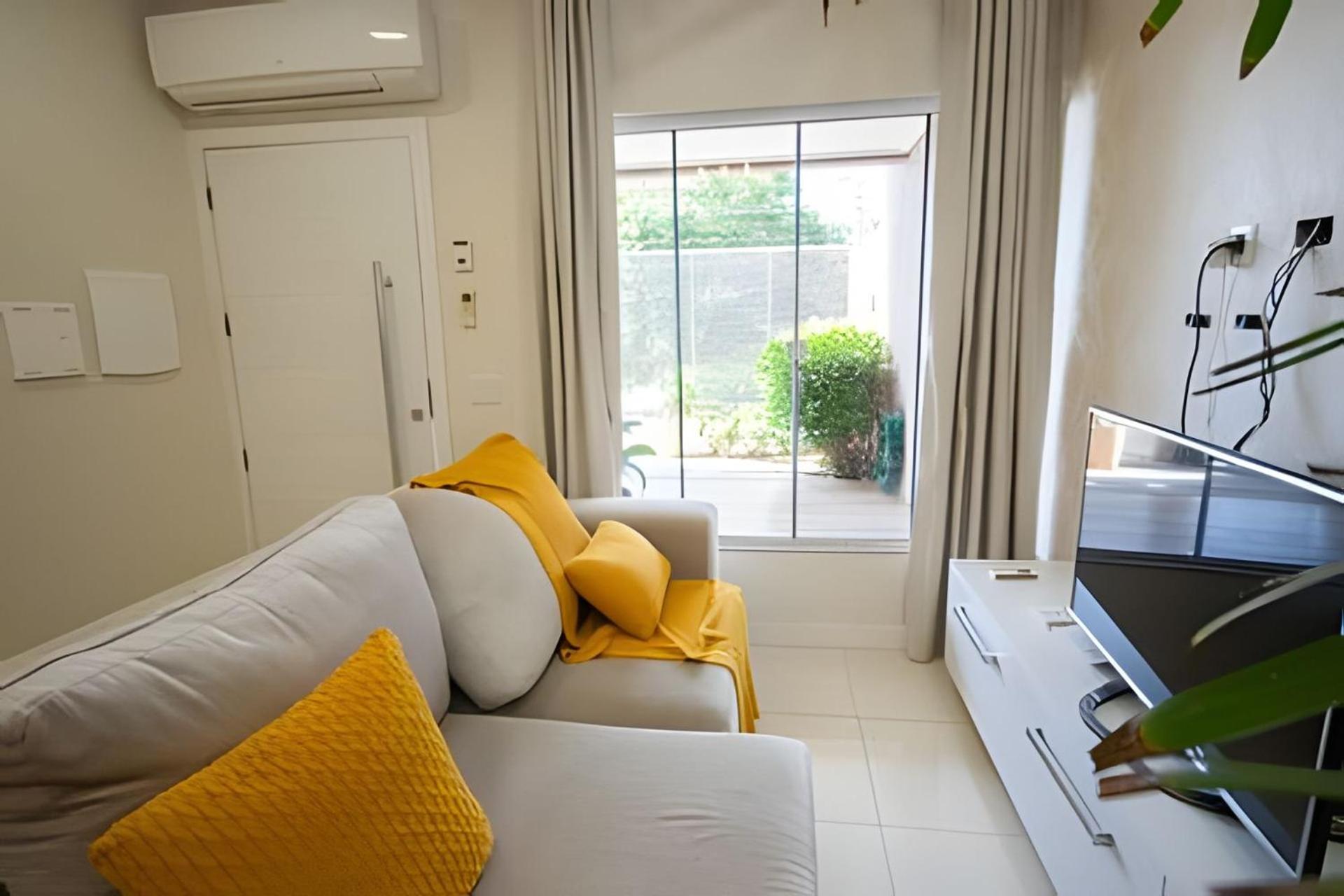 Sobrado com 1 suite 2 quarto ar 1km Shopping JL
