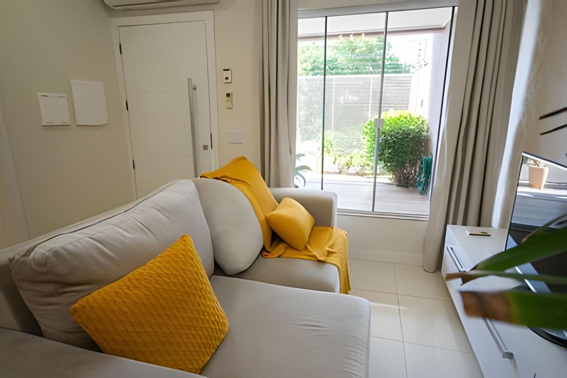 Sobrado com 1 suite 2 quarto ar 1km Shopping JL