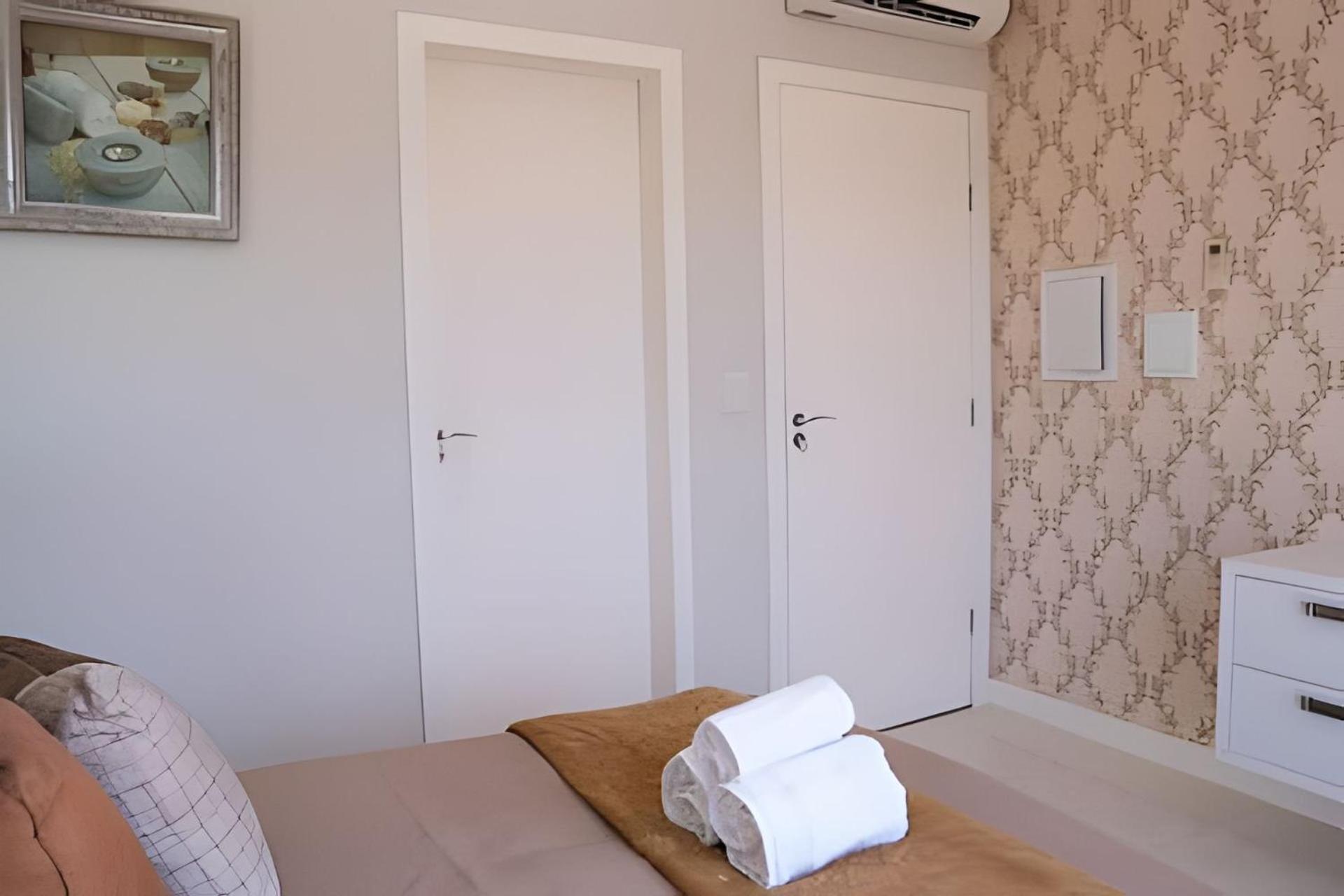 Sobrado com 1 suite 2 quarto ar 1km Shopping JL