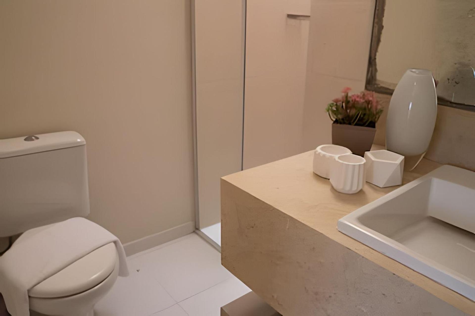 Sobrado com 1 suite 2 quarto ar 1km Shopping JL