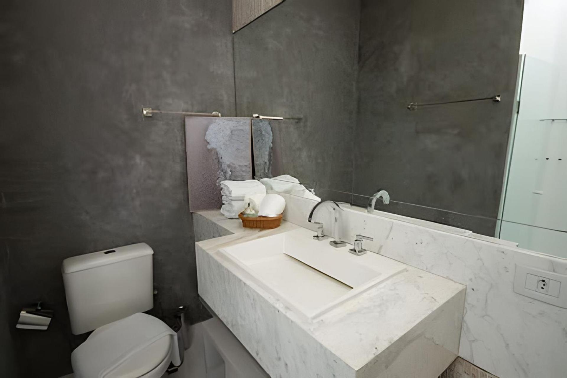 Sobrado com 1 suite 2 quarto ar 1km Shopping JL