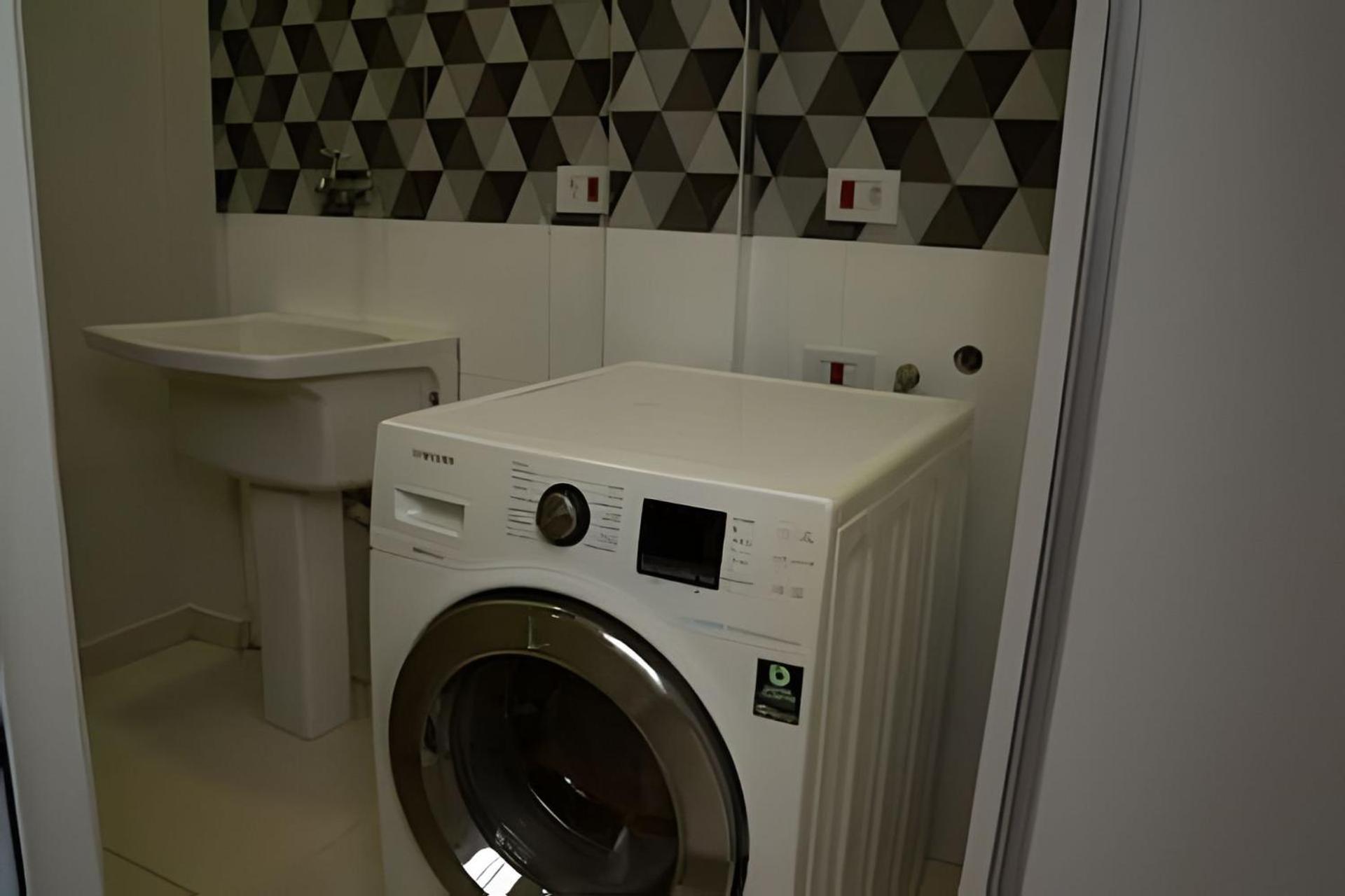 Sobrado com 1 suite 2 quarto ar 1km Shopping JL