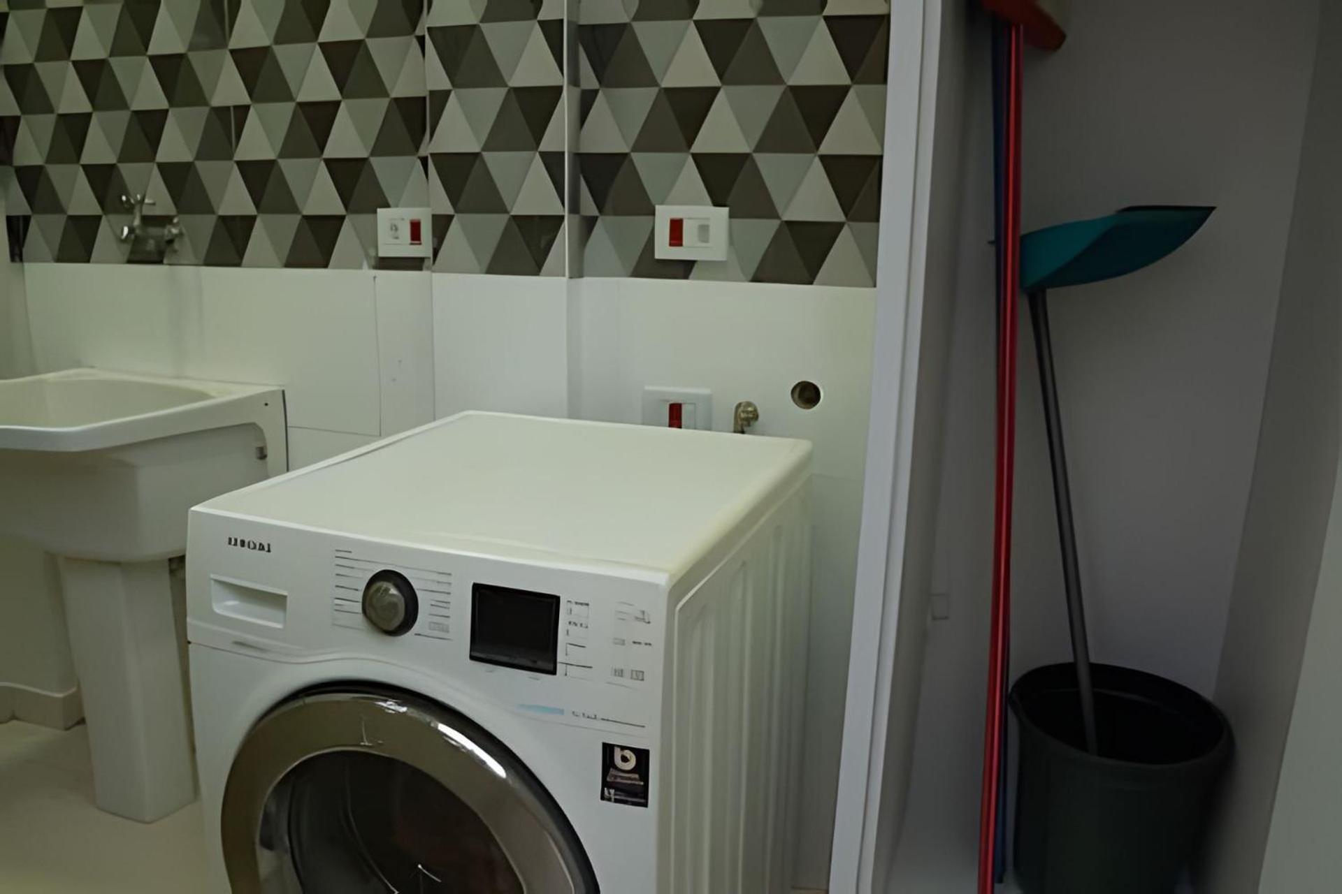 Sobrado com 1 suite 2 quarto ar 1km Shopping JL