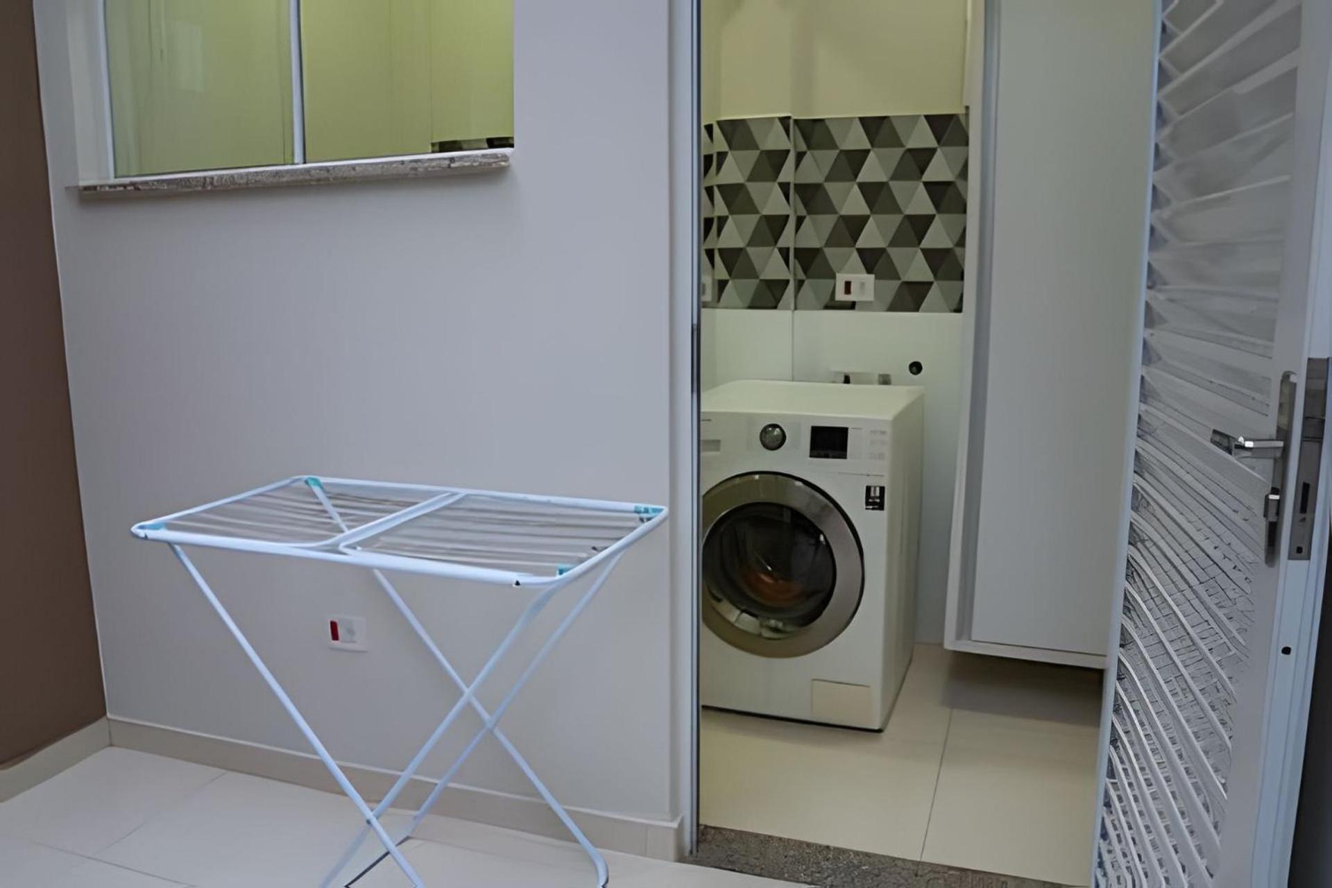 Sobrado com 1 suite 2 quarto ar 1km Shopping JL