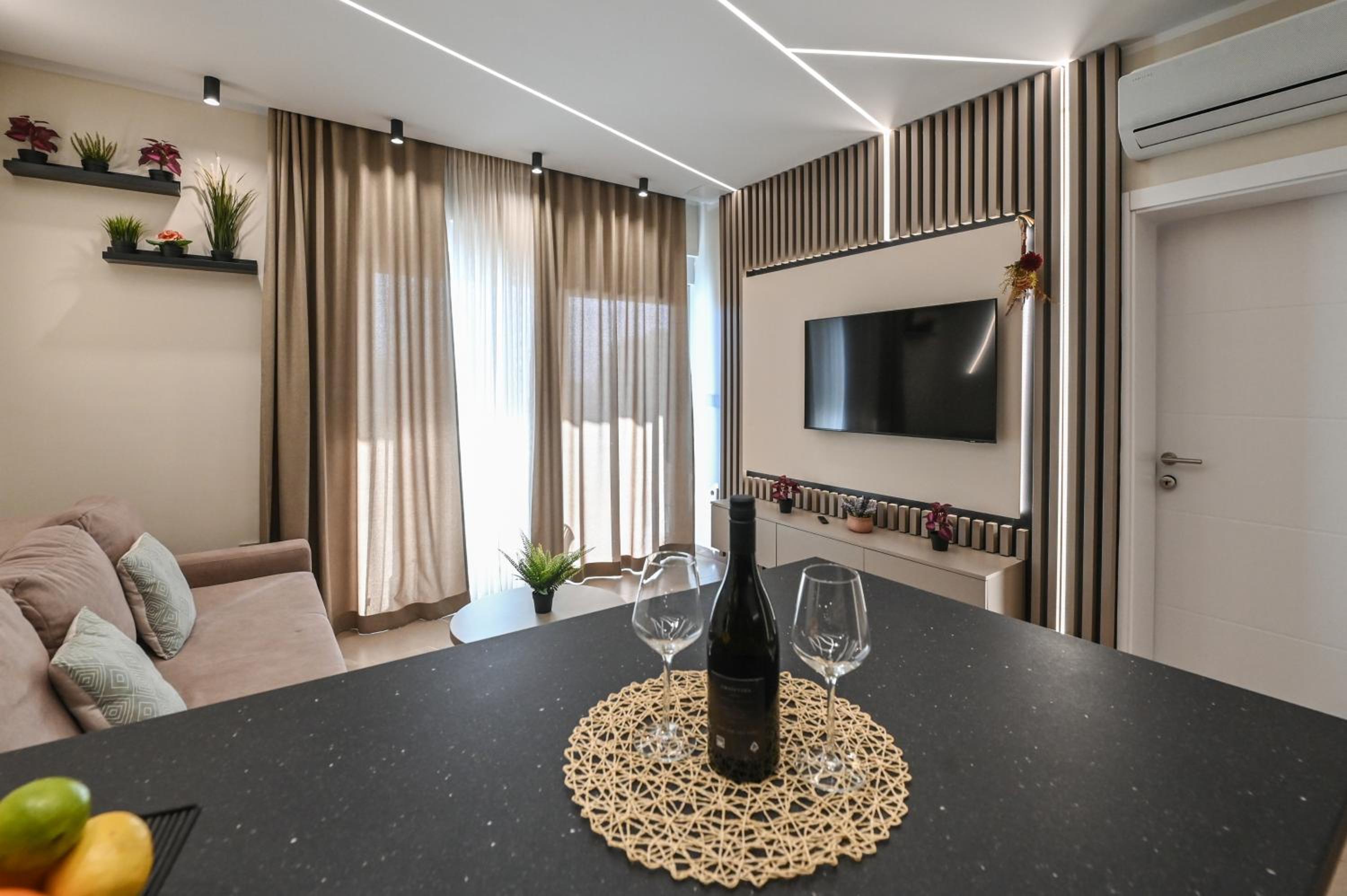 Aparthotel OLIVE with jacuzzi and breakfast