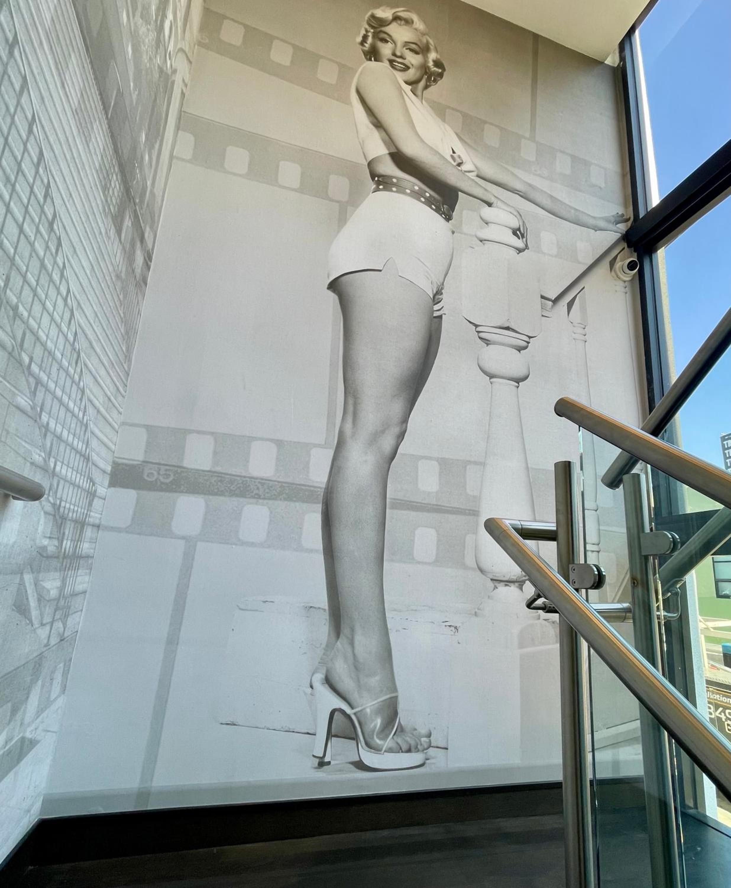 Hotel Rudra - Hollywood
