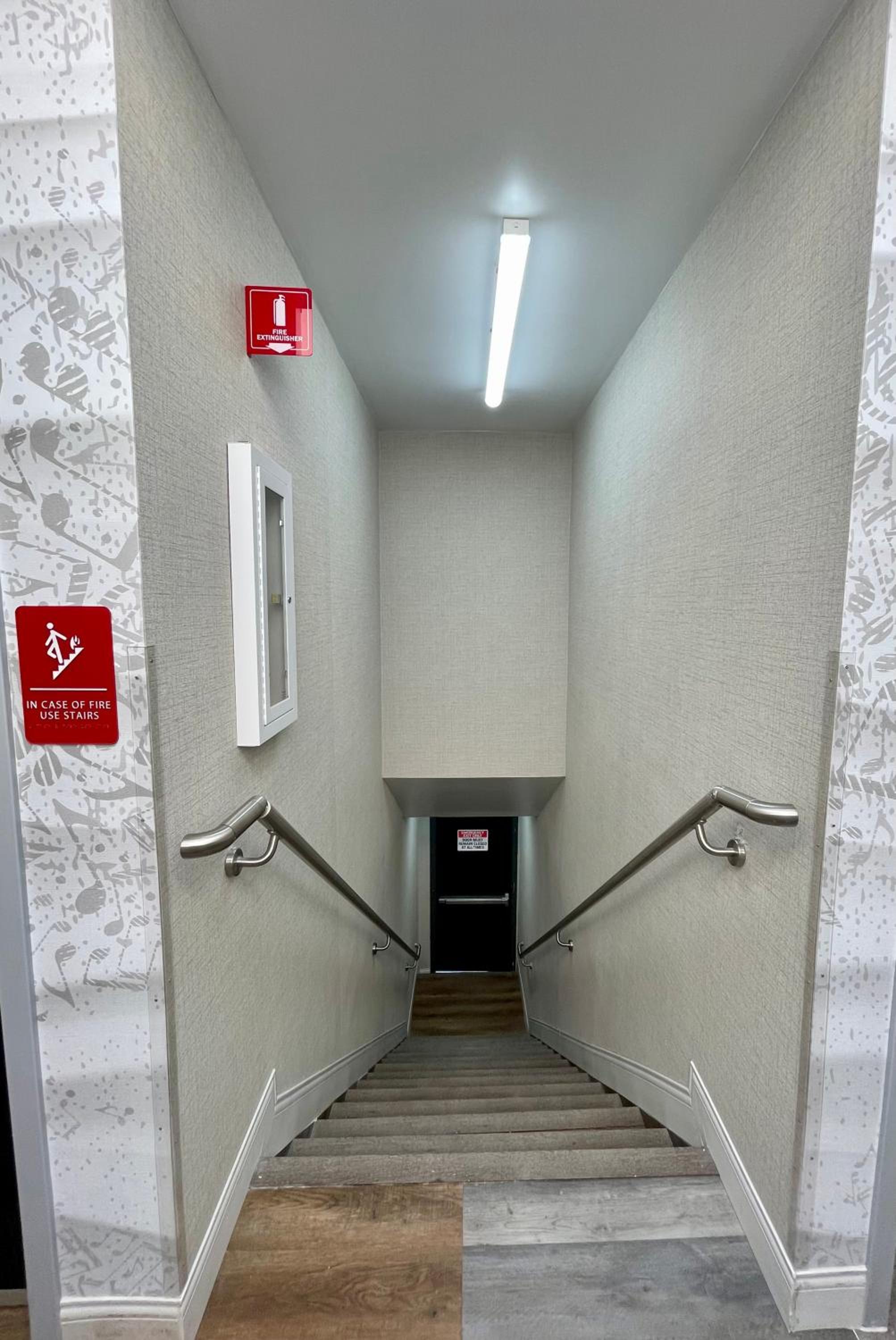 Hotel Rudra - Hollywood
