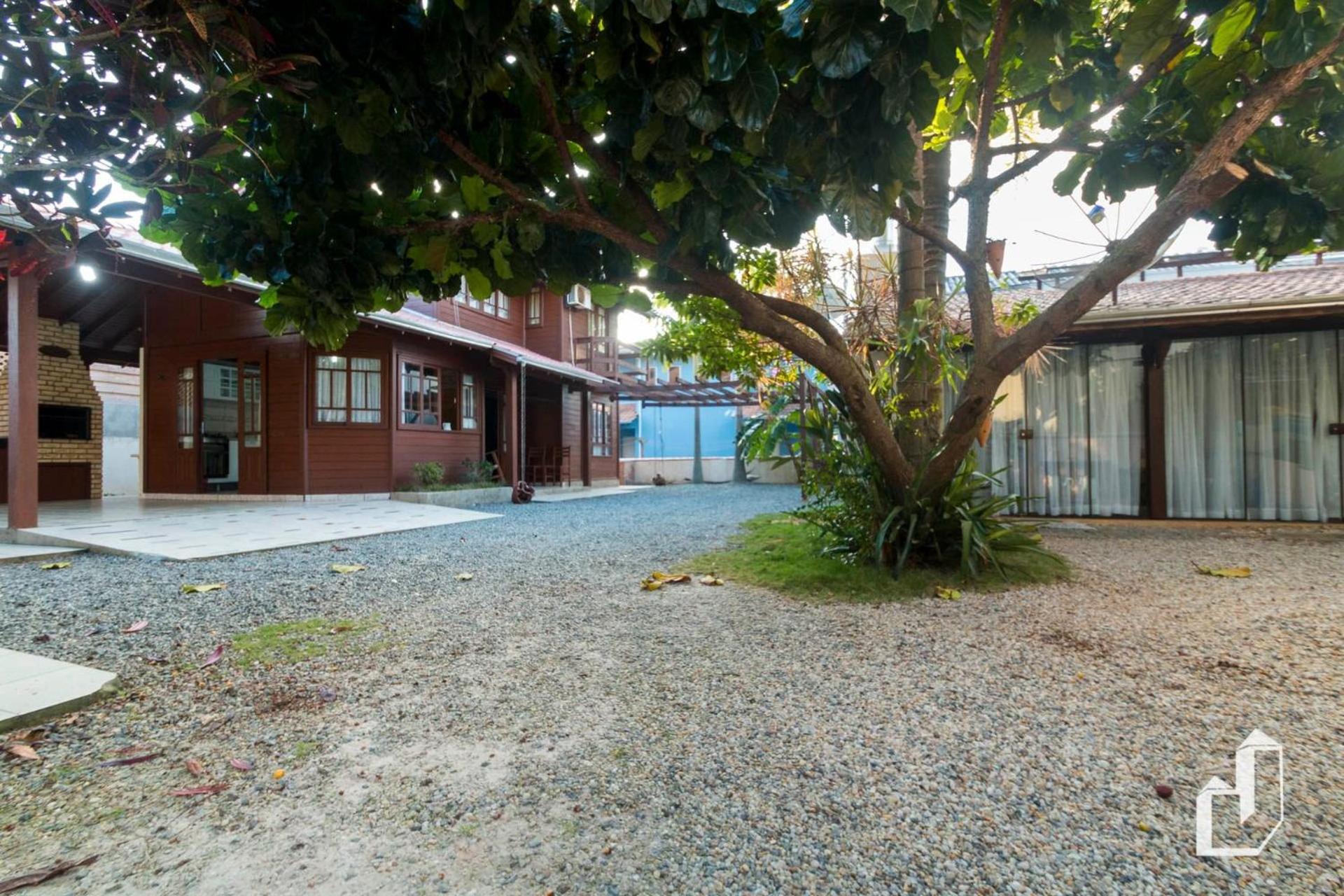 Casa com 03 dormitórios