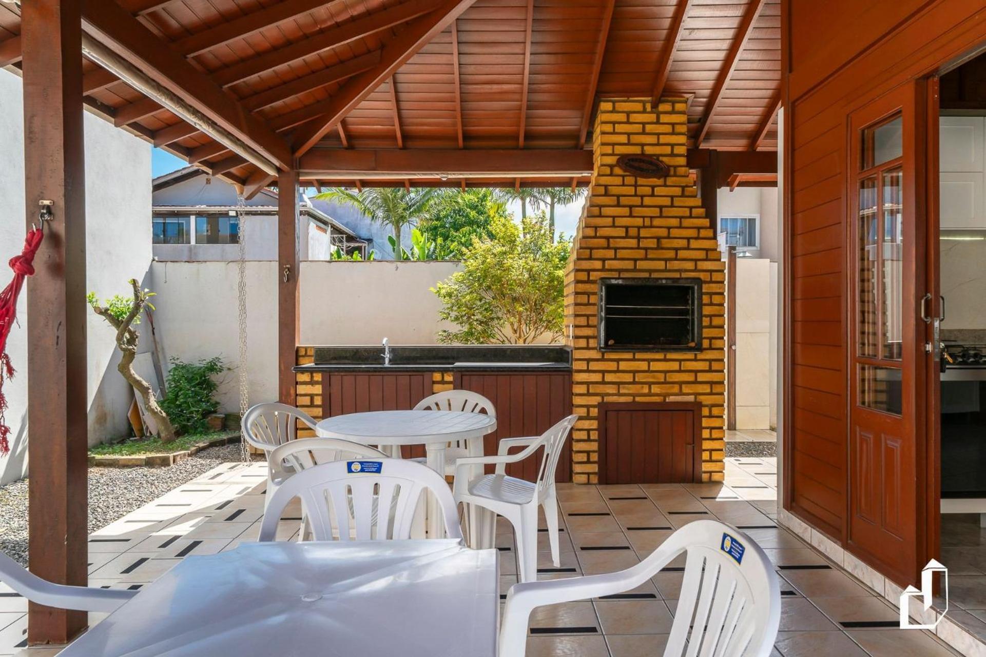 Casa com 03 dormitórios