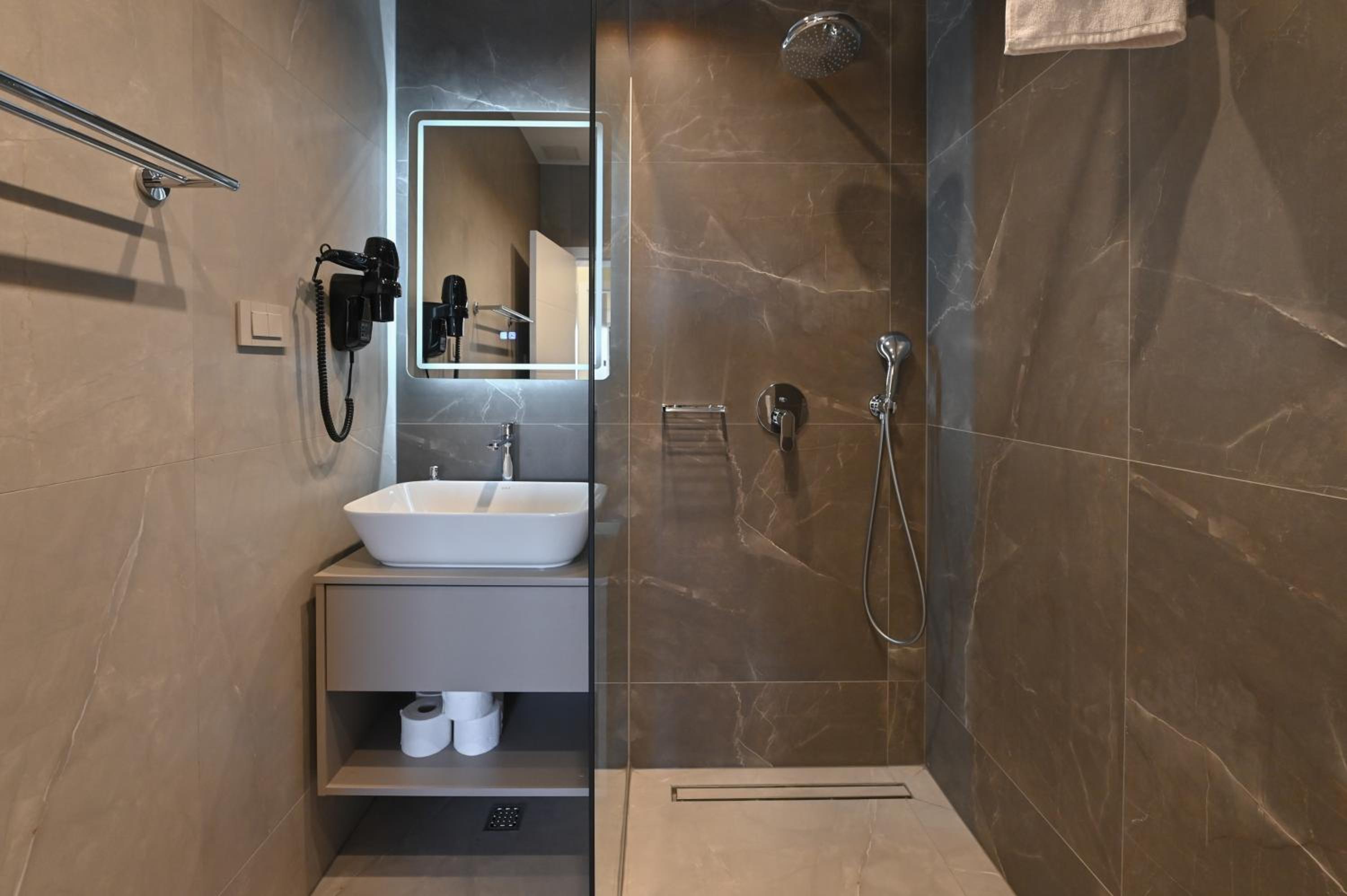 Aparthotel OLIVE with jacuzzi and breakfast