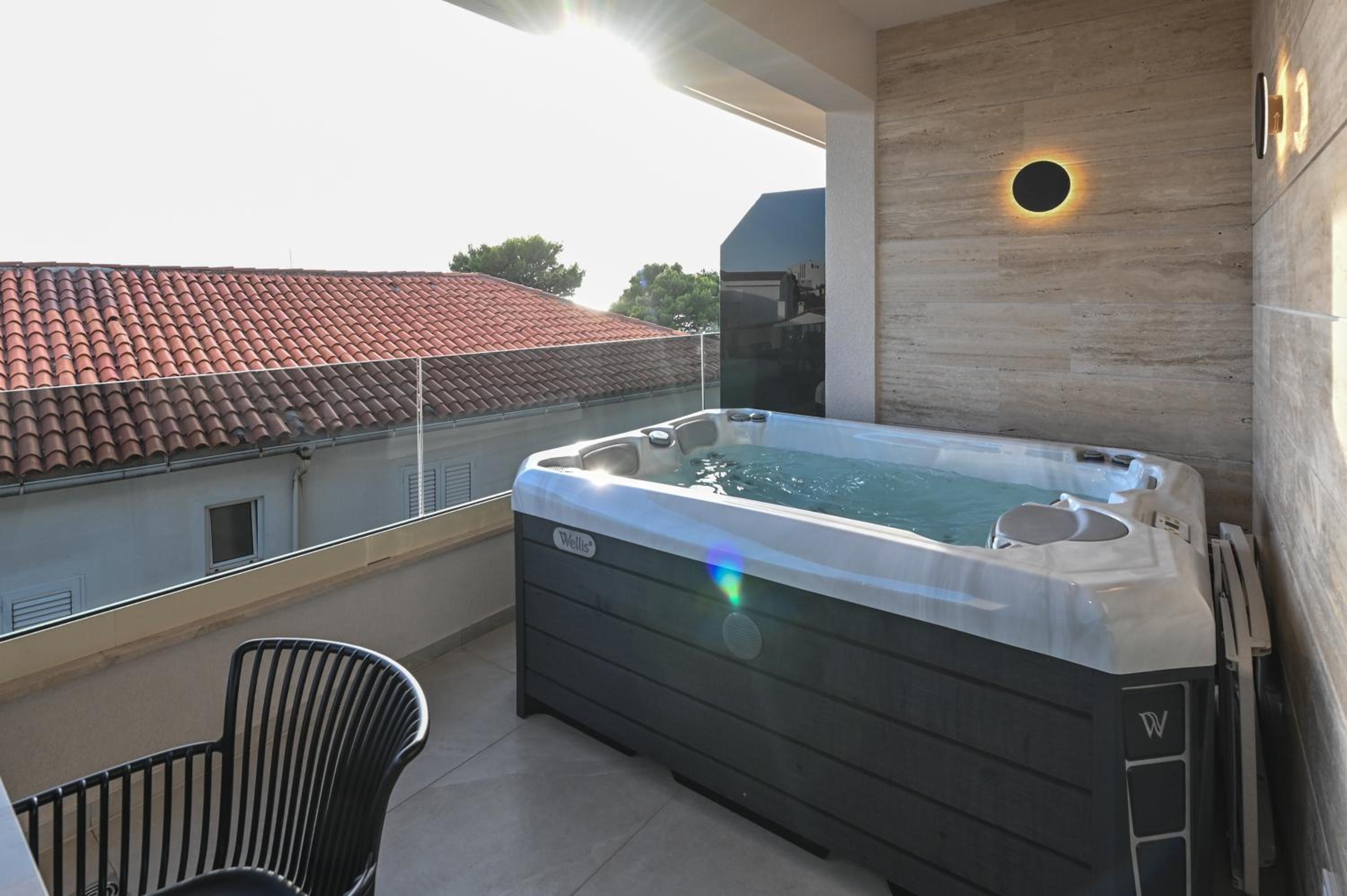Aparthotel OLIVE with jacuzzi and breakfast