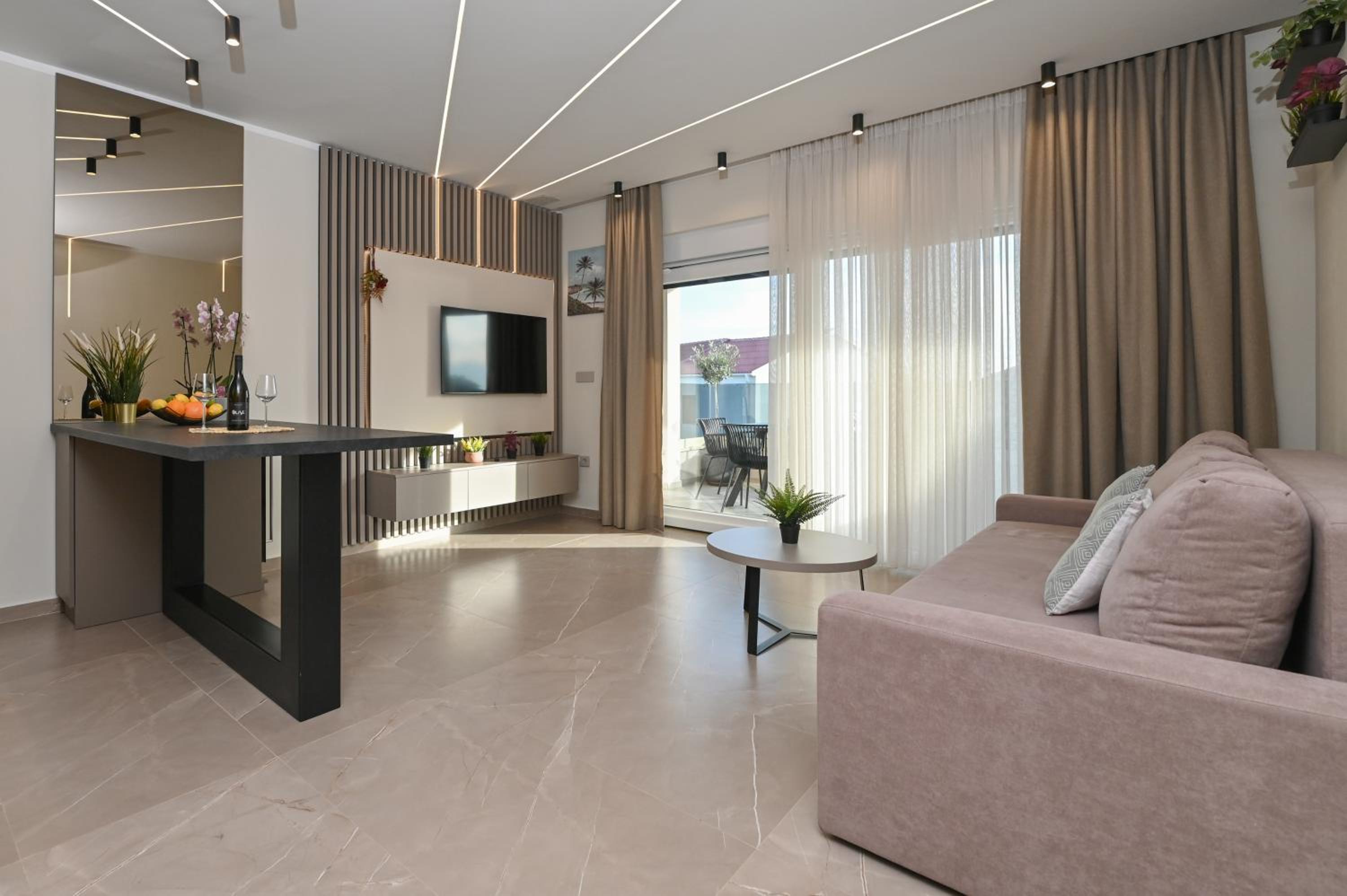 Aparthotel OLIVE with jacuzzi and breakfast