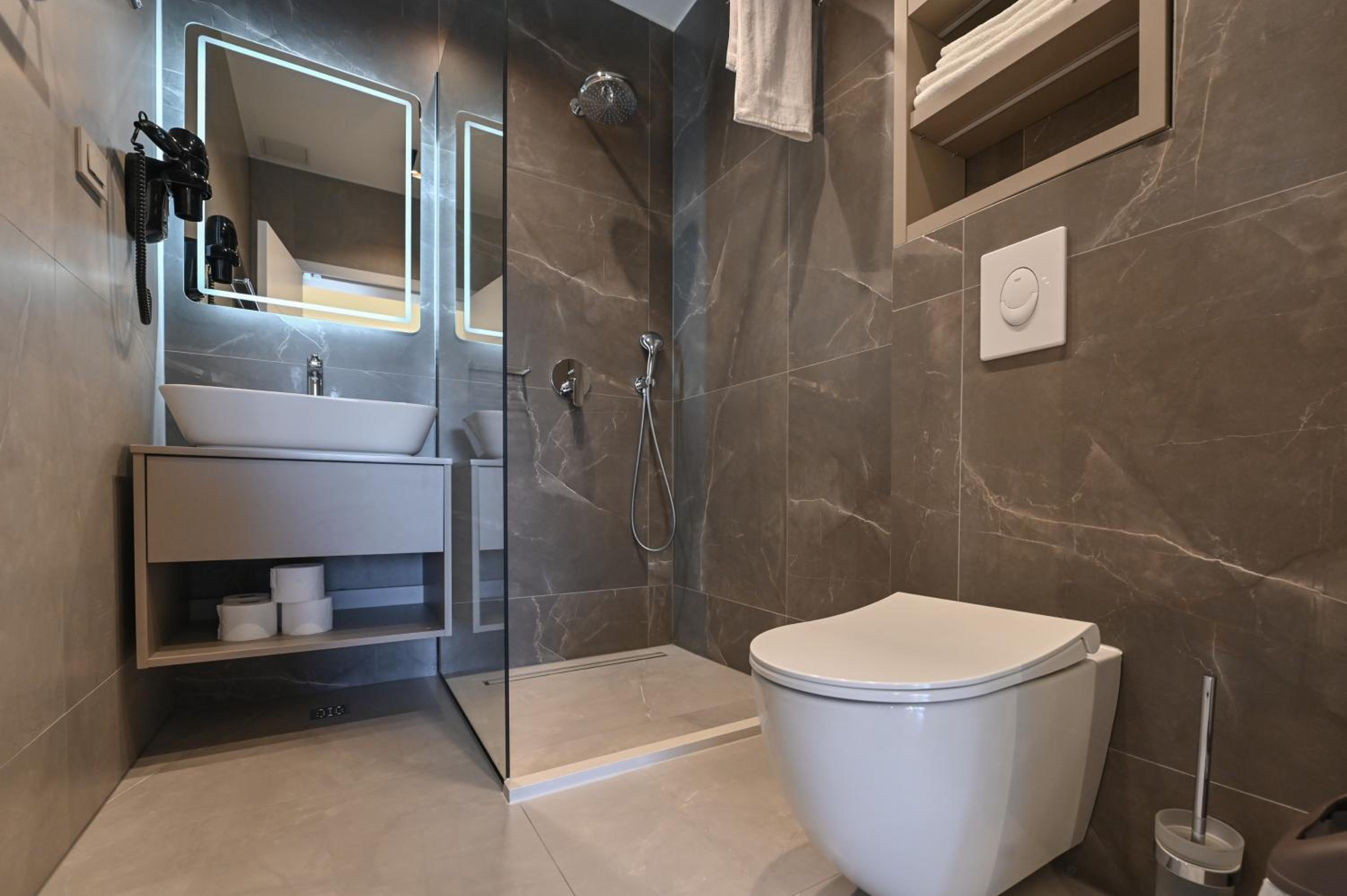 Aparthotel OLIVE with jacuzzi and breakfast