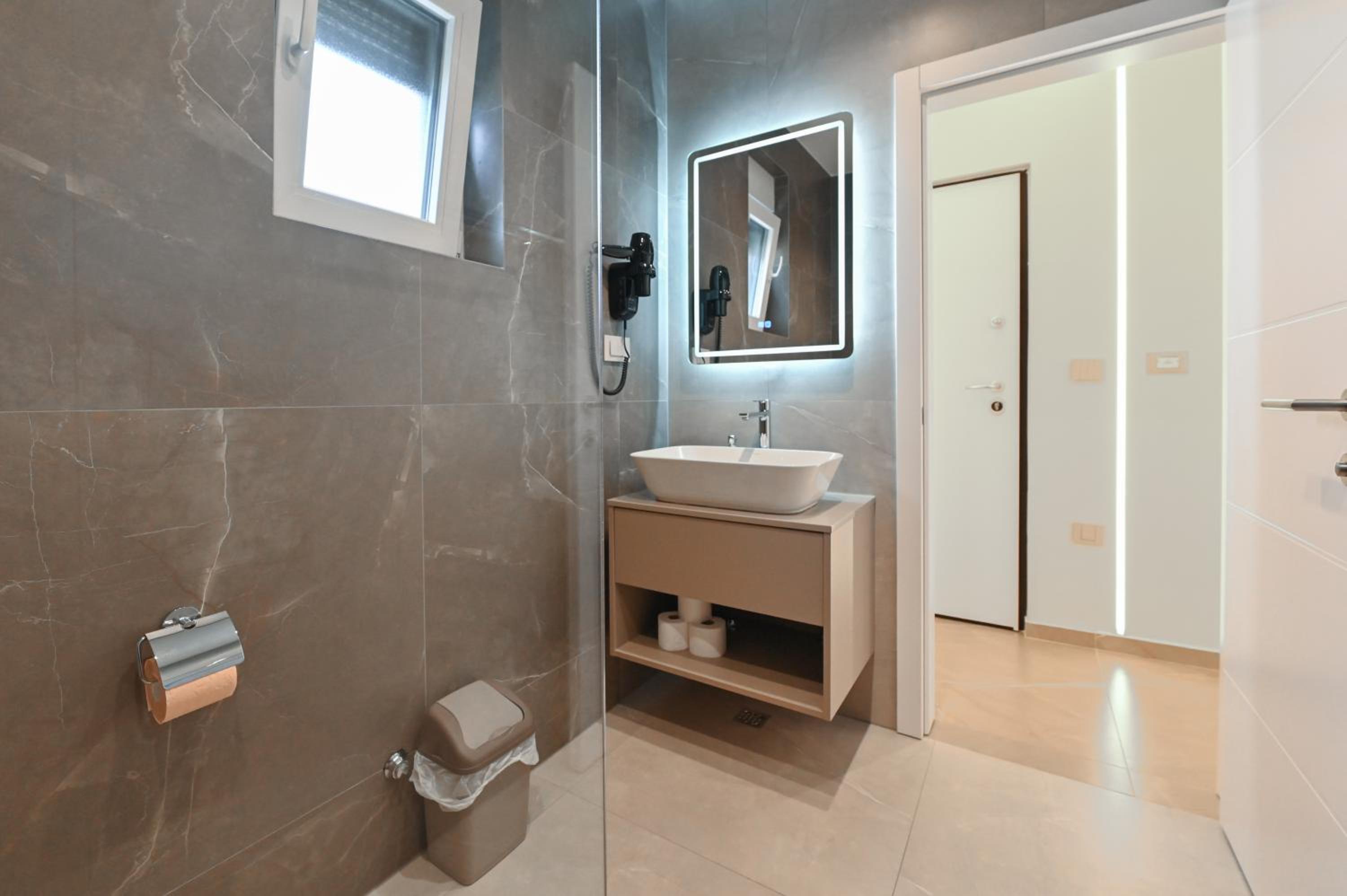 Aparthotel OLIVE with jacuzzi and breakfast