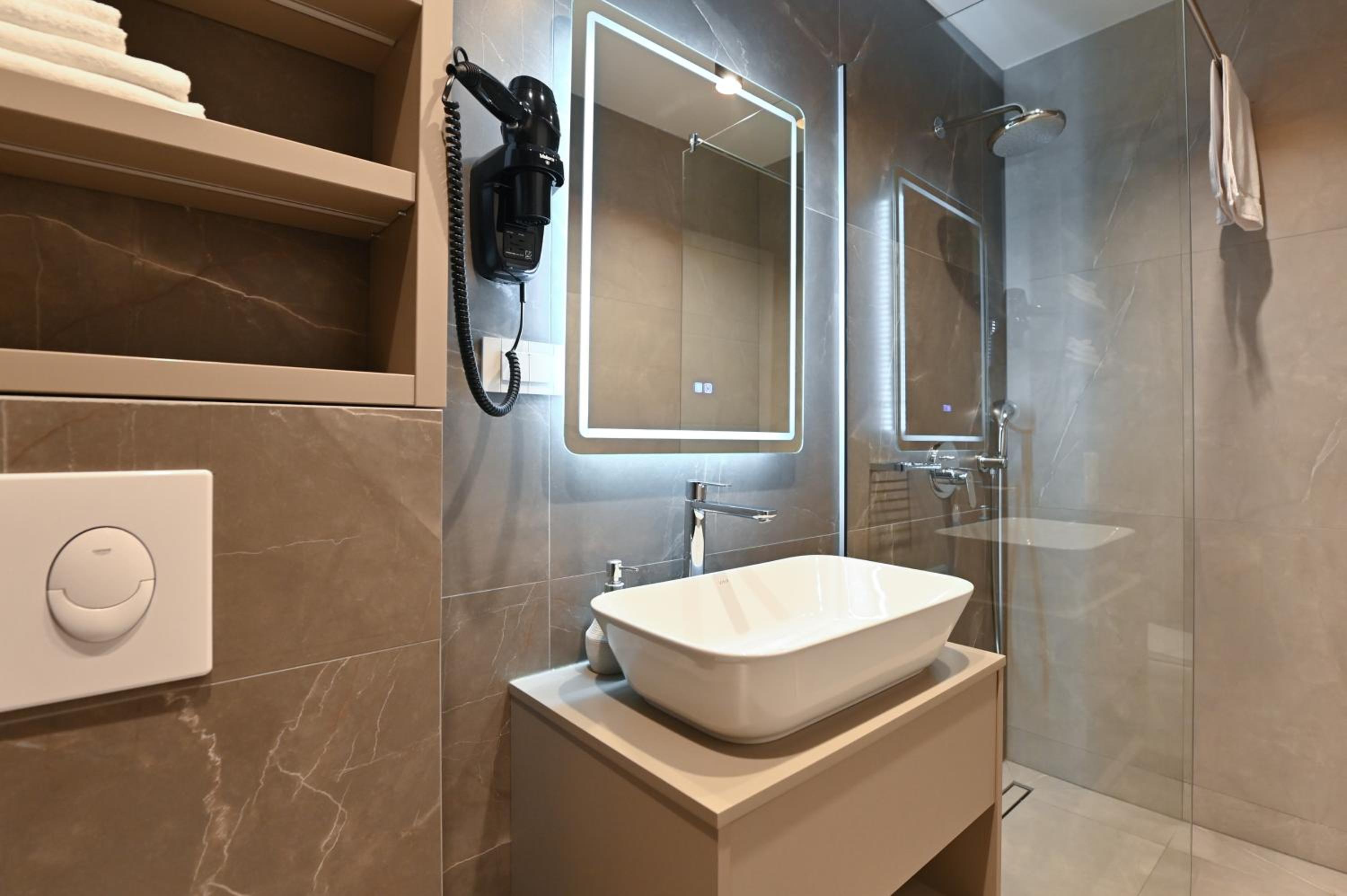 Aparthotel OLIVE with jacuzzi and breakfast