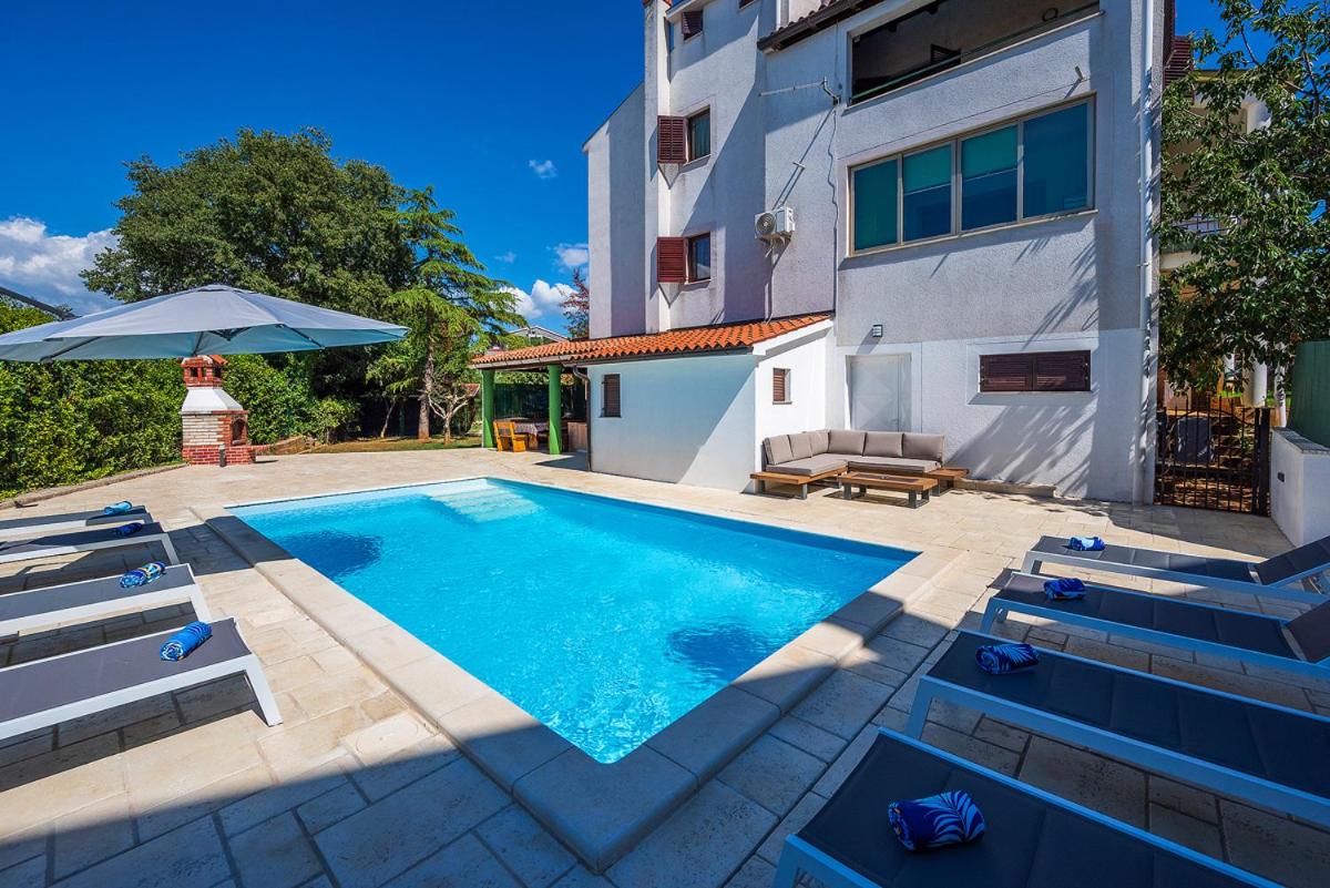 Moonvidal residence with big private swimming pool and free parking view 5